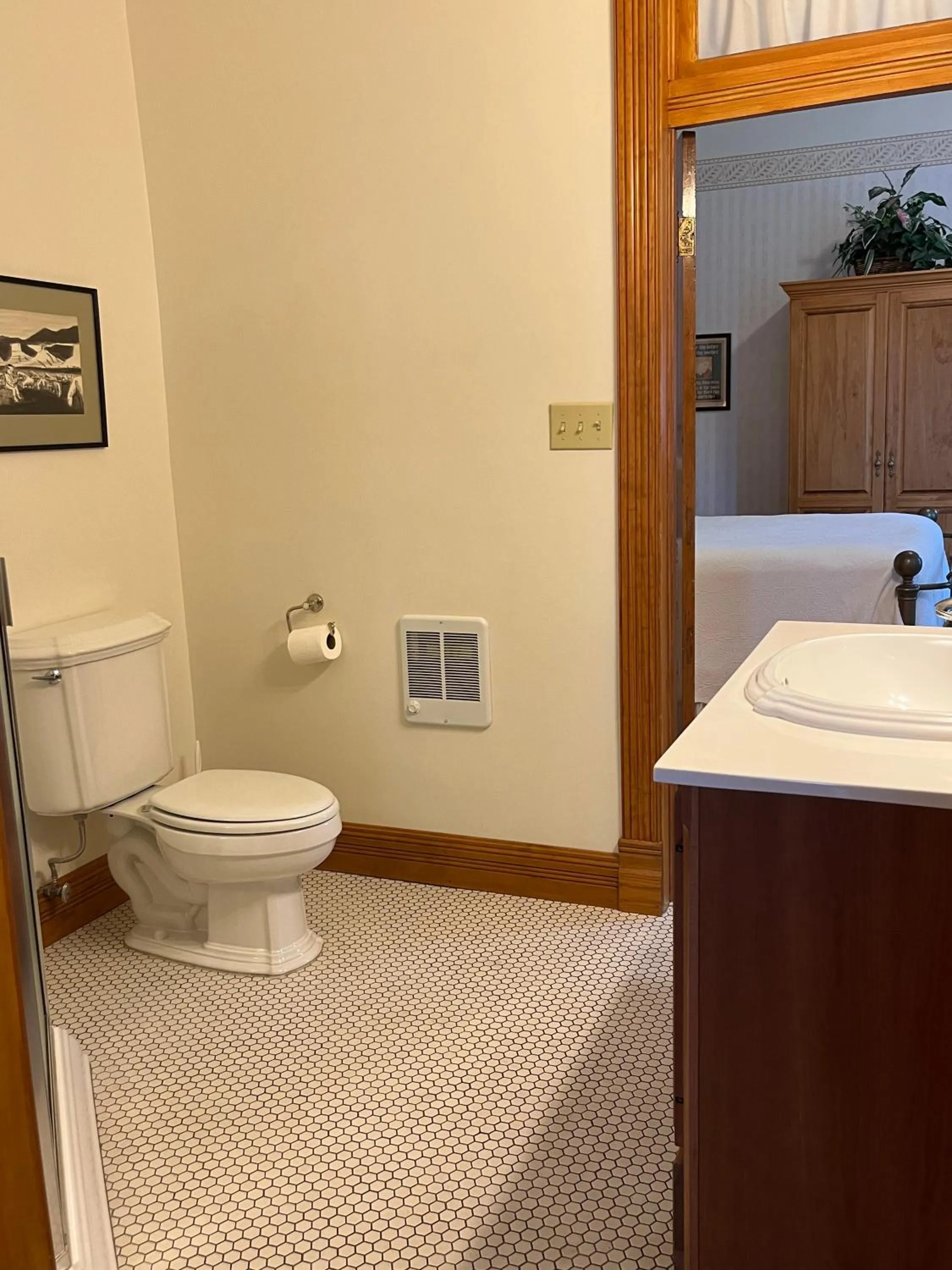 Bathroom in Gable House Bed and Breakfast Inn