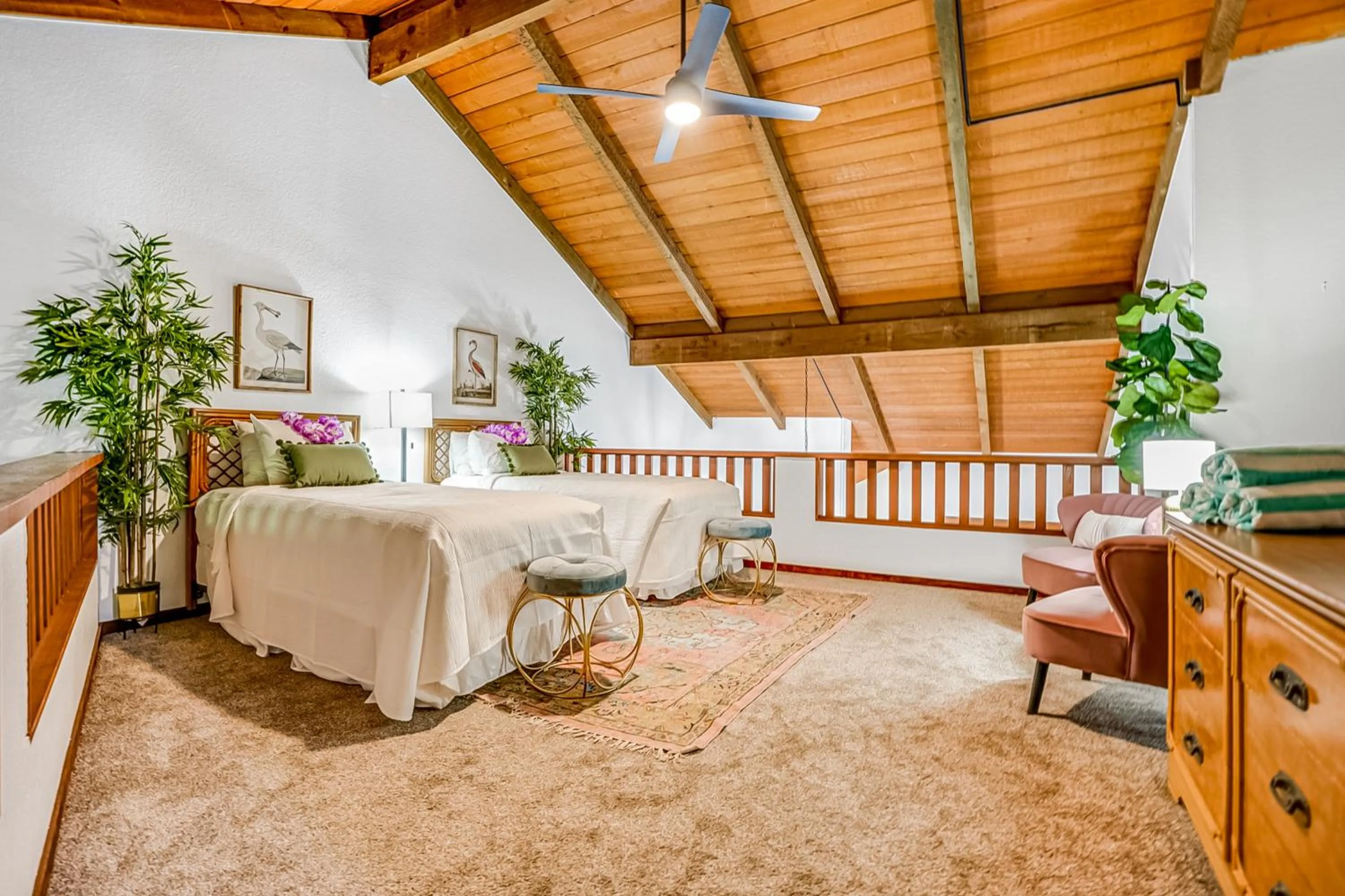 Bed in Waikomo Stream Villas 132