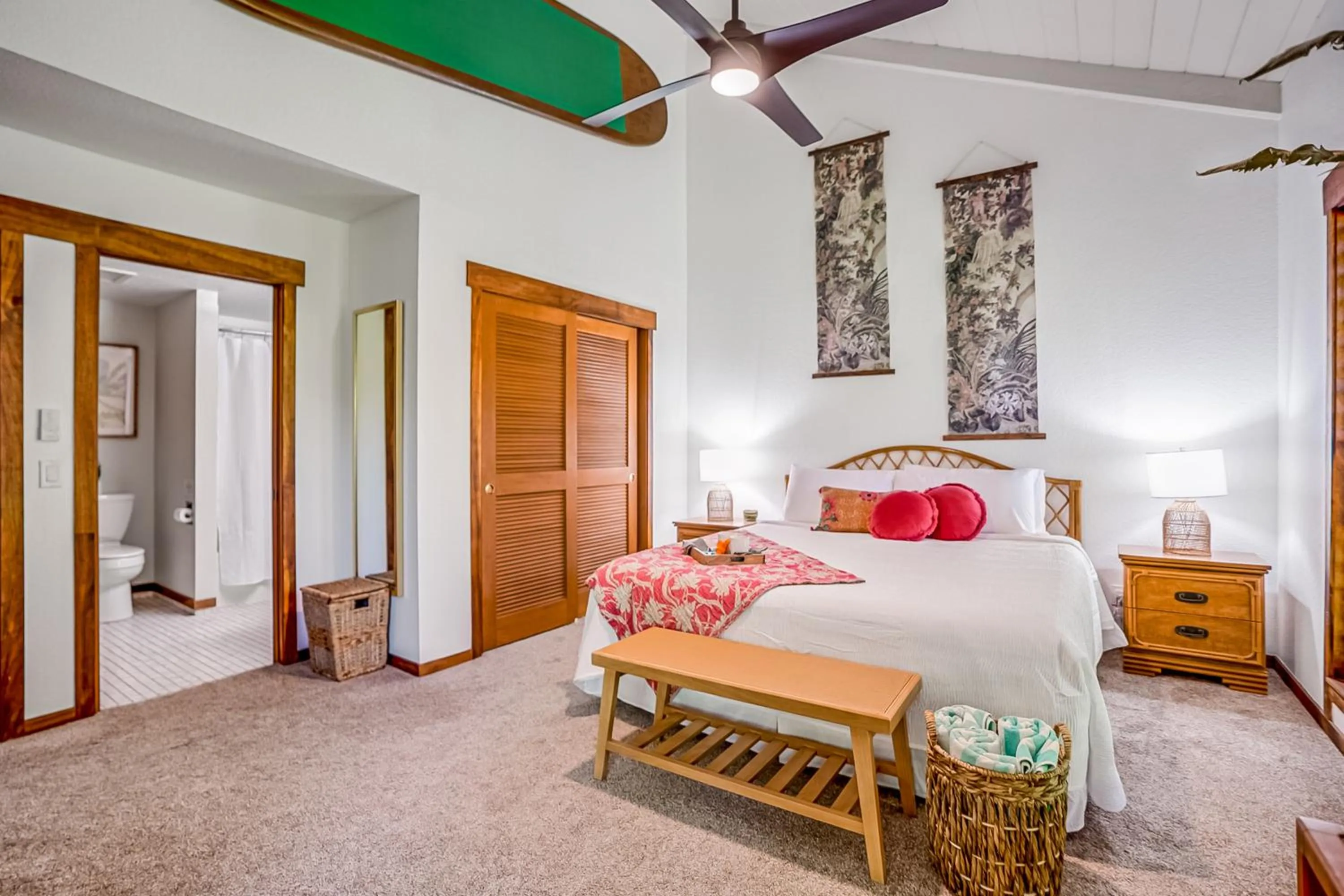 Bed in Waikomo Stream Villas 132