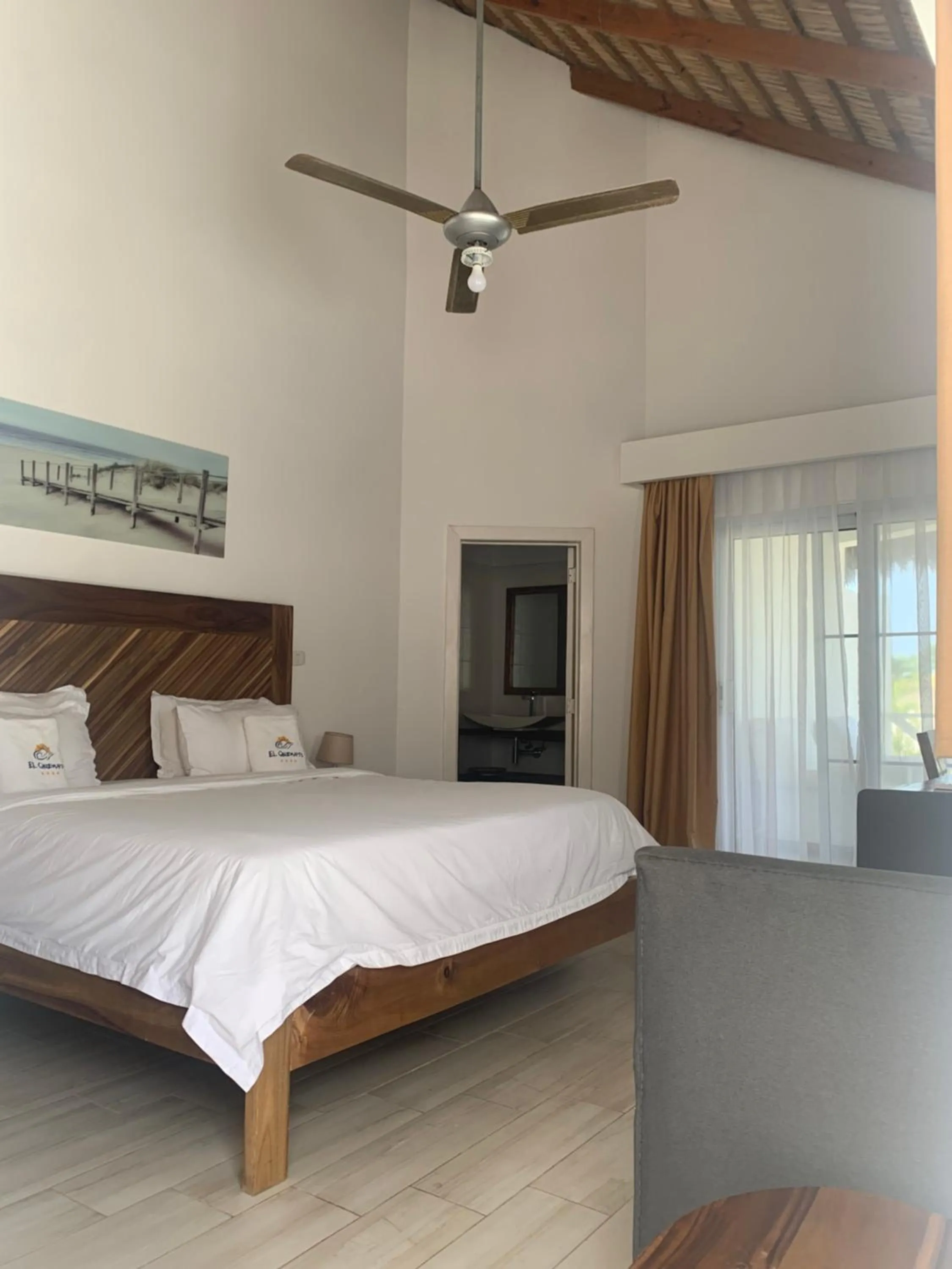 Photo of the whole room, Bed in Hotel El Quemaito - Luxury Oceanfront Retreat