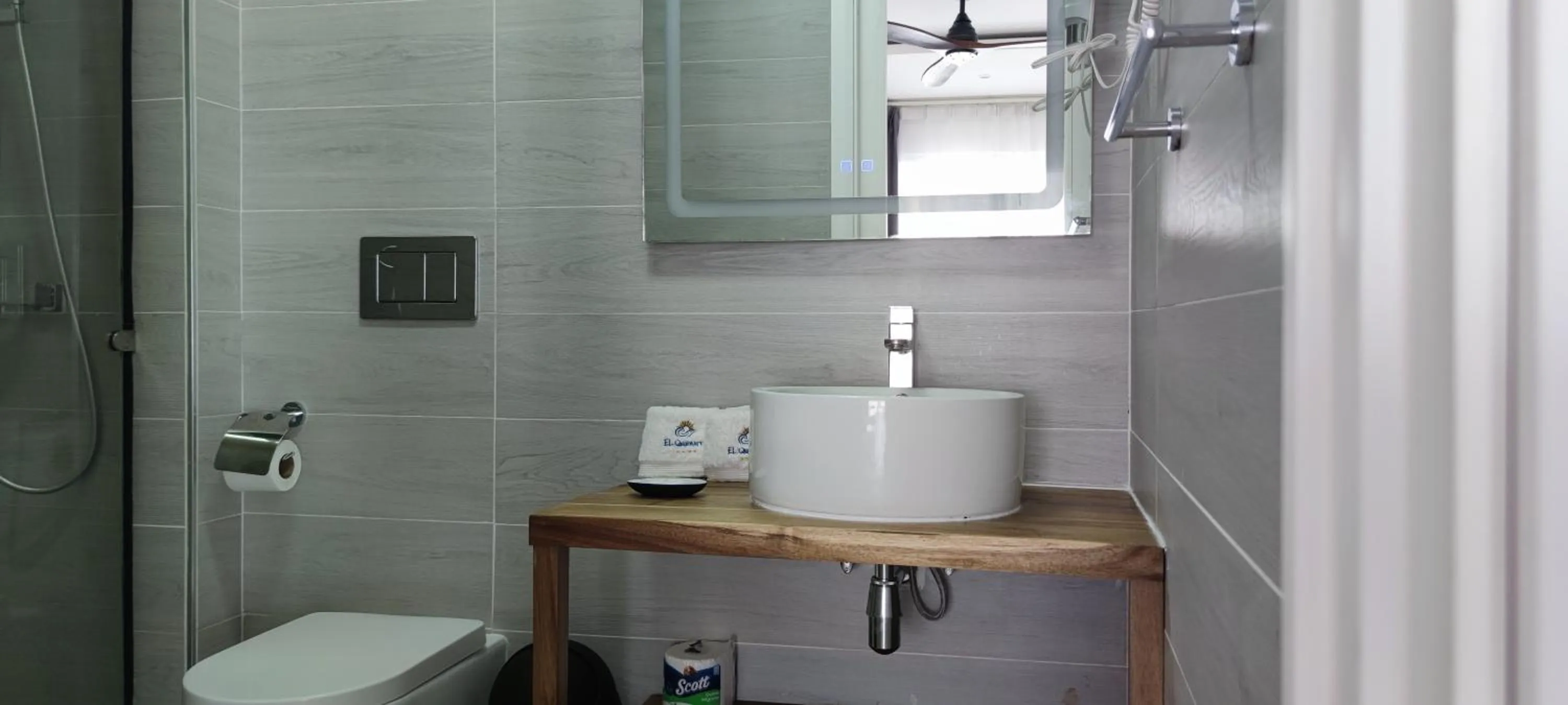 Bathroom in Hotel El Quemaito - Luxury Oceanfront Retreat