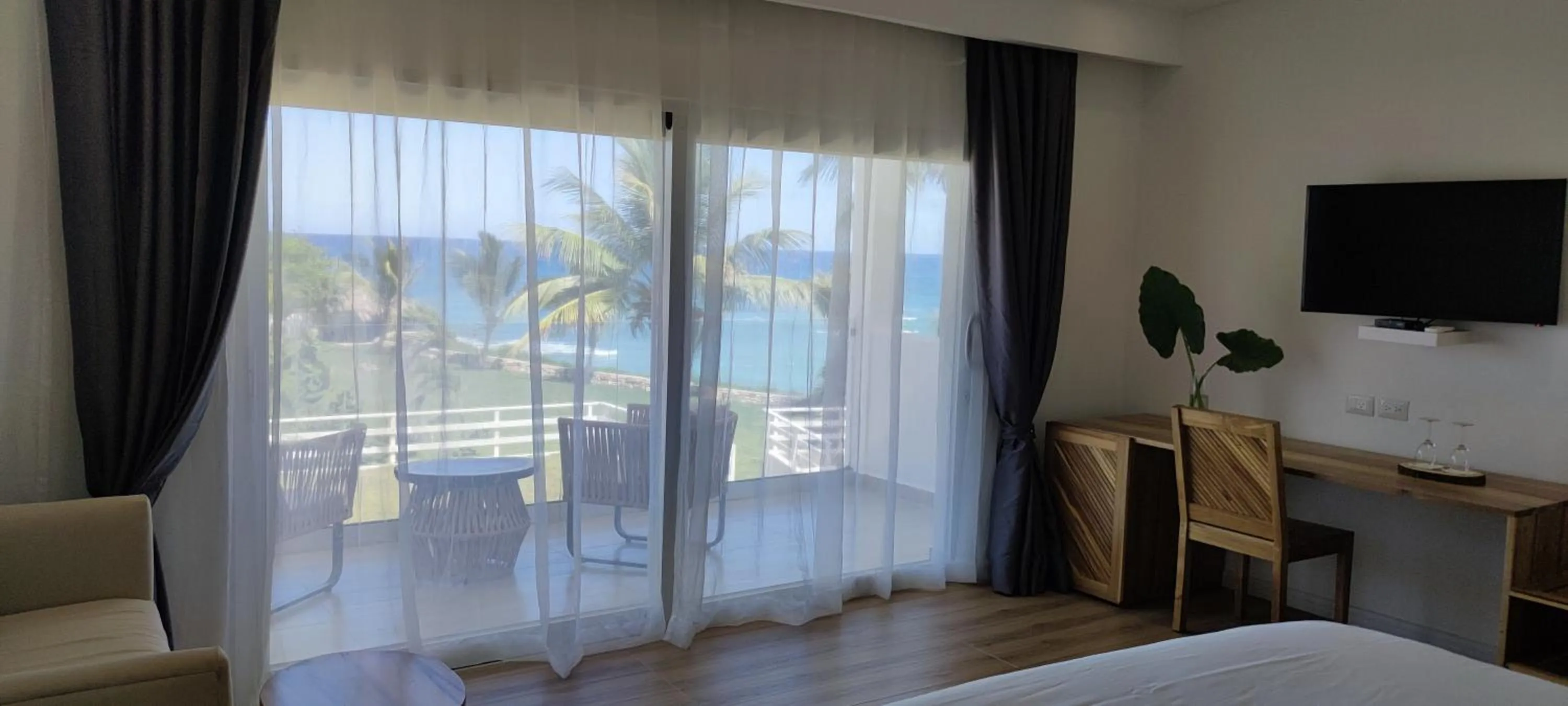 TV and multimedia, Bed in Hotel El Quemaito - Luxury Oceanfront Retreat