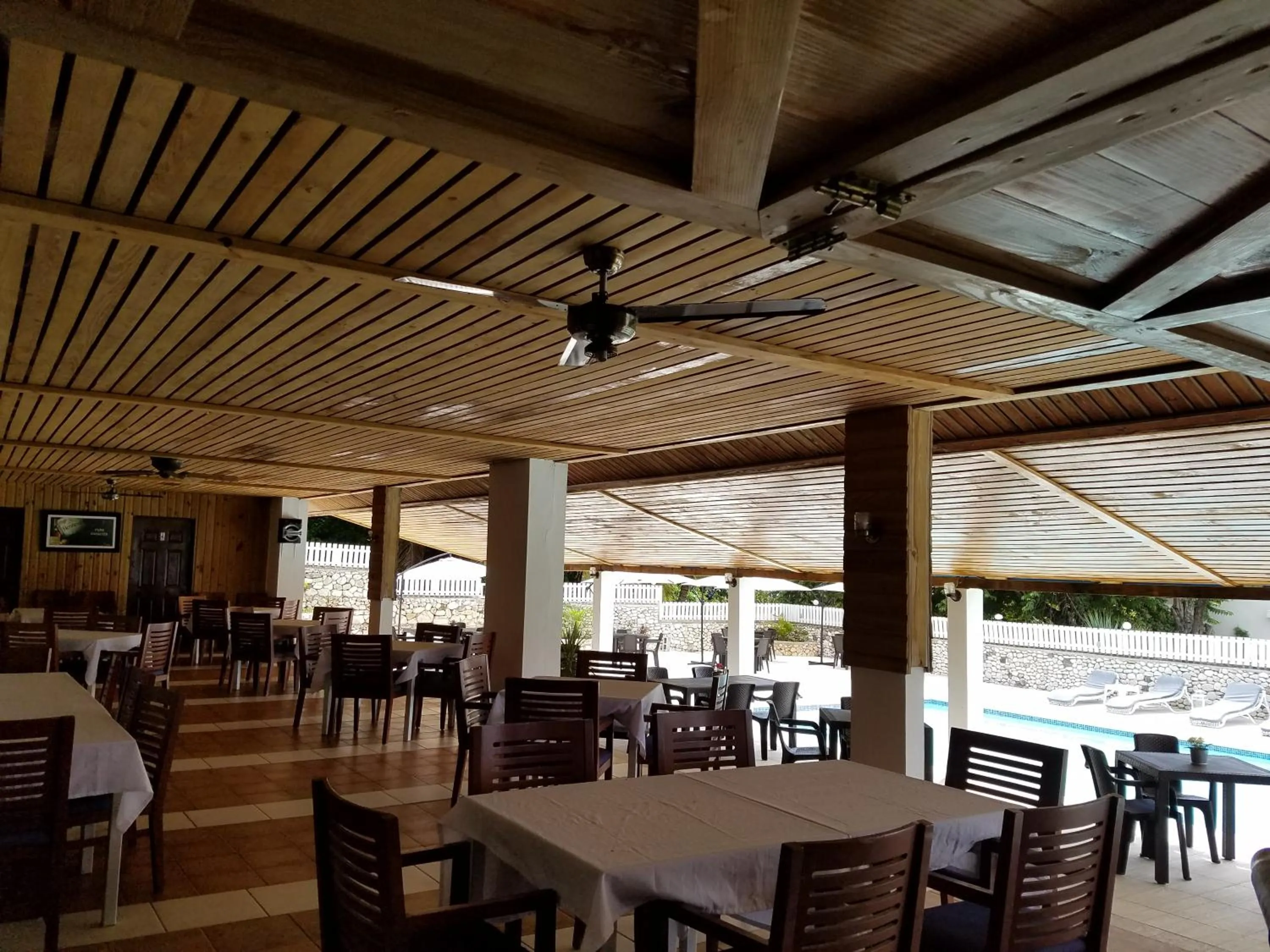 Restaurant/places to eat in Hotel El Quemaito - Luxury Oceanfront Retreat