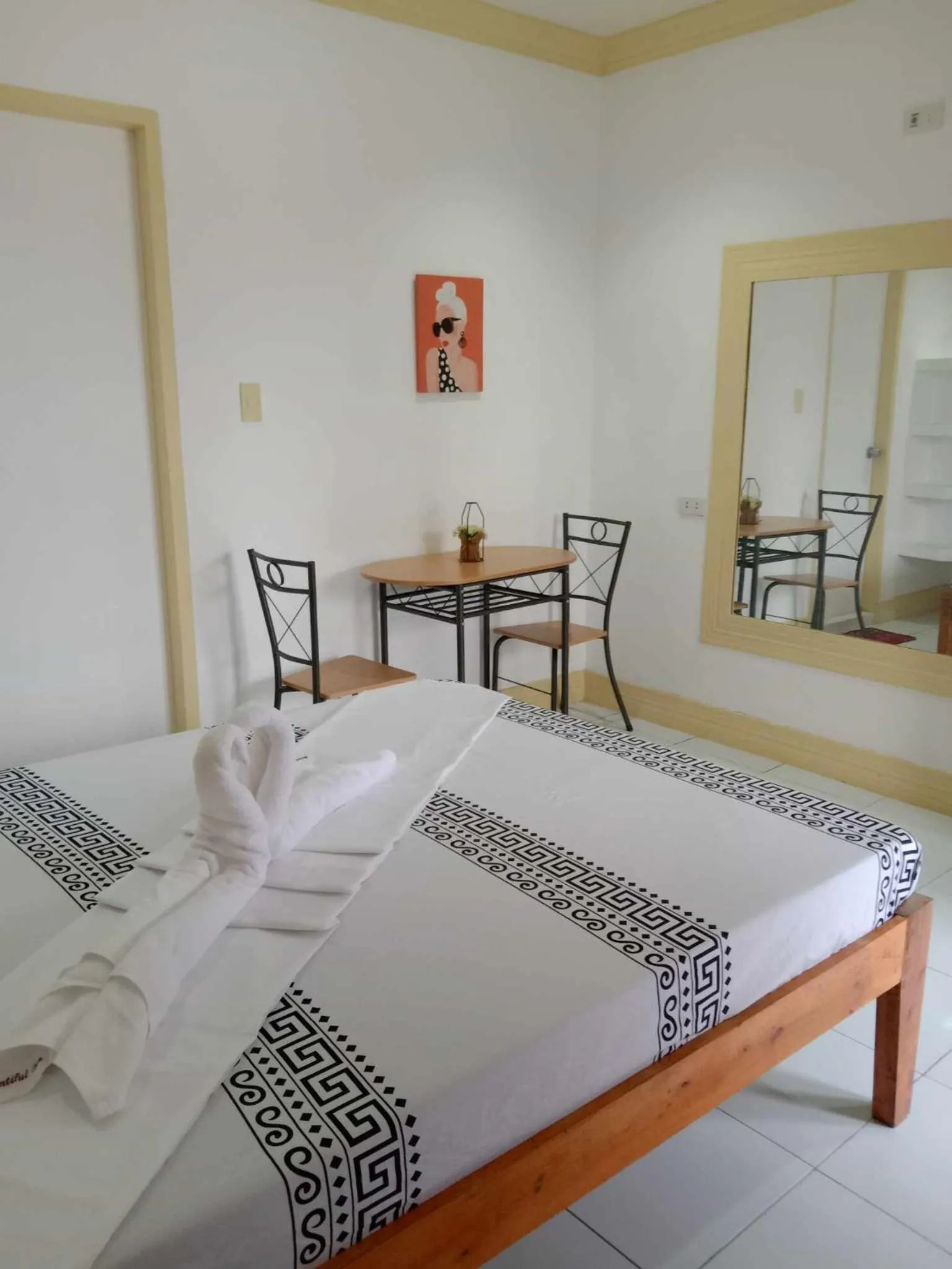 Bedroom, Bed in Bountiful Inn