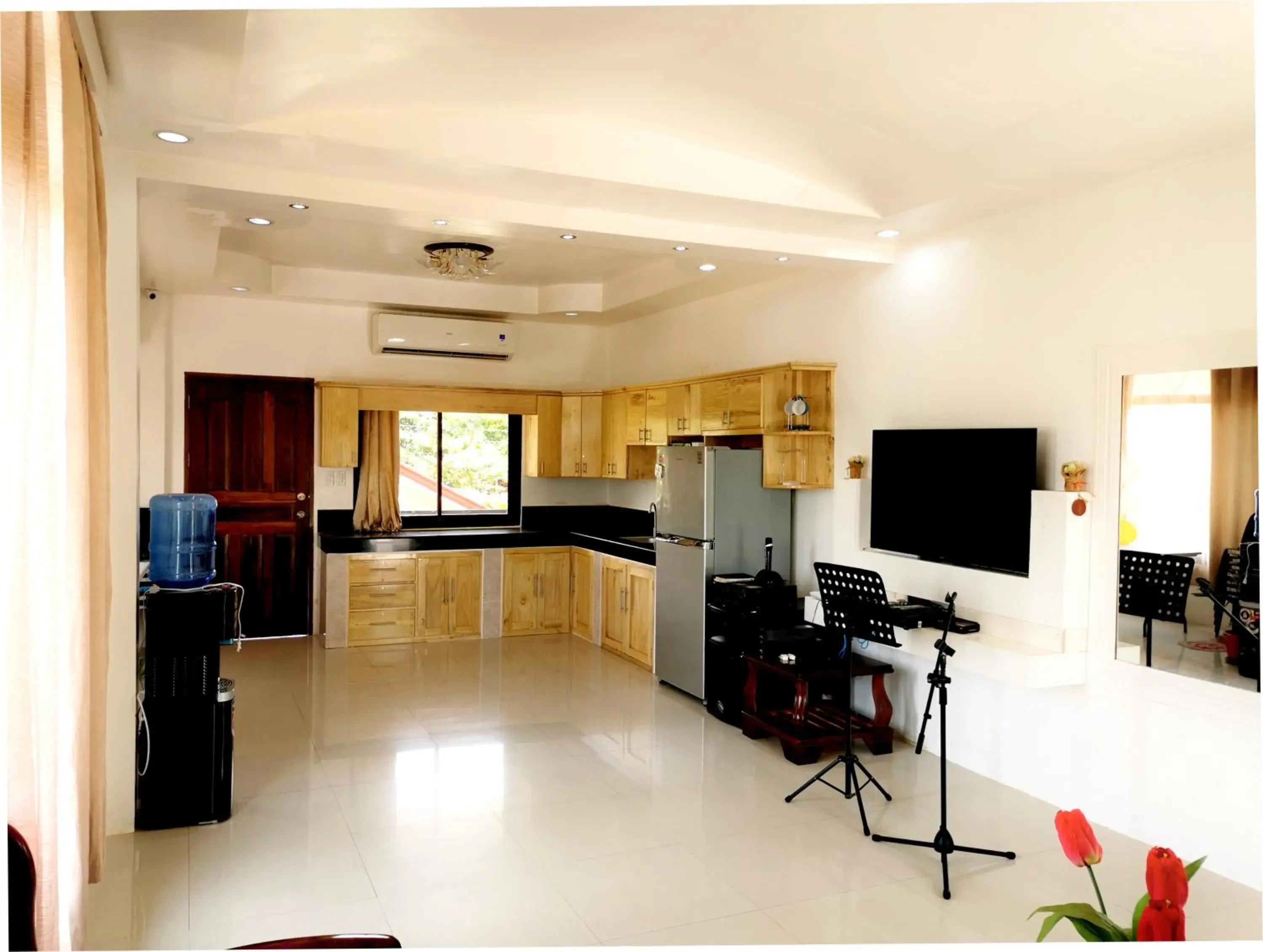 Living room in Bountiful Inn Living room in Bountiful Inn