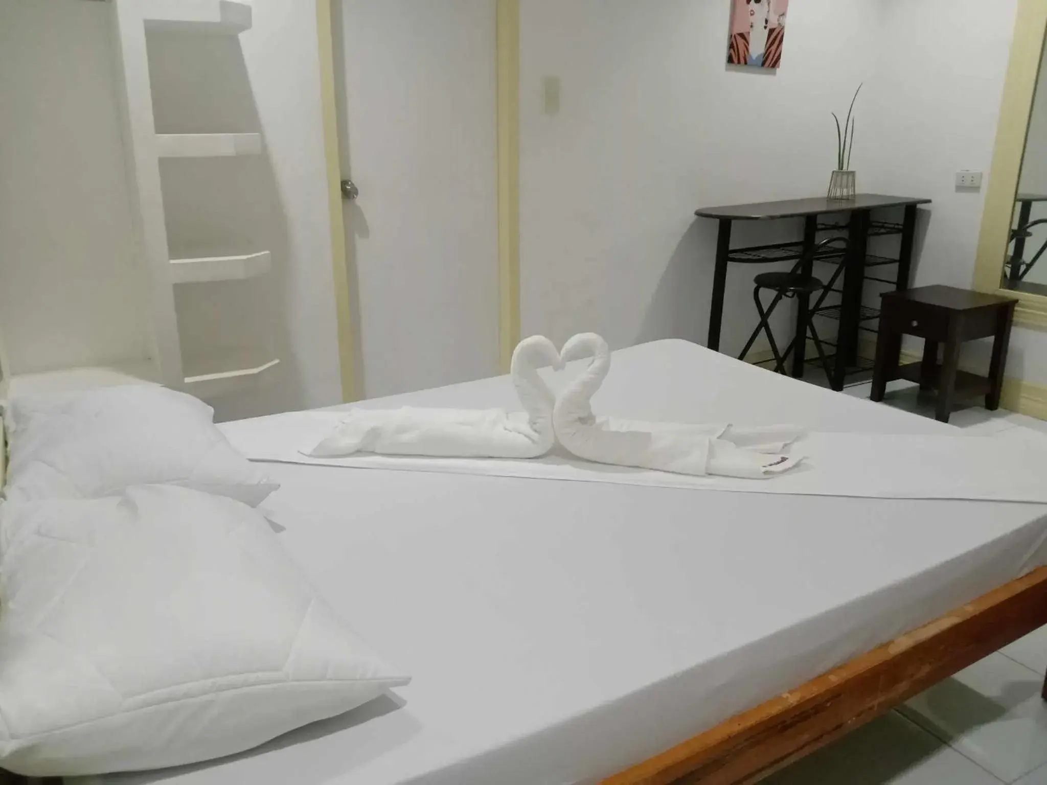 Bed in Bountiful Inn Bed in Bountiful Inn