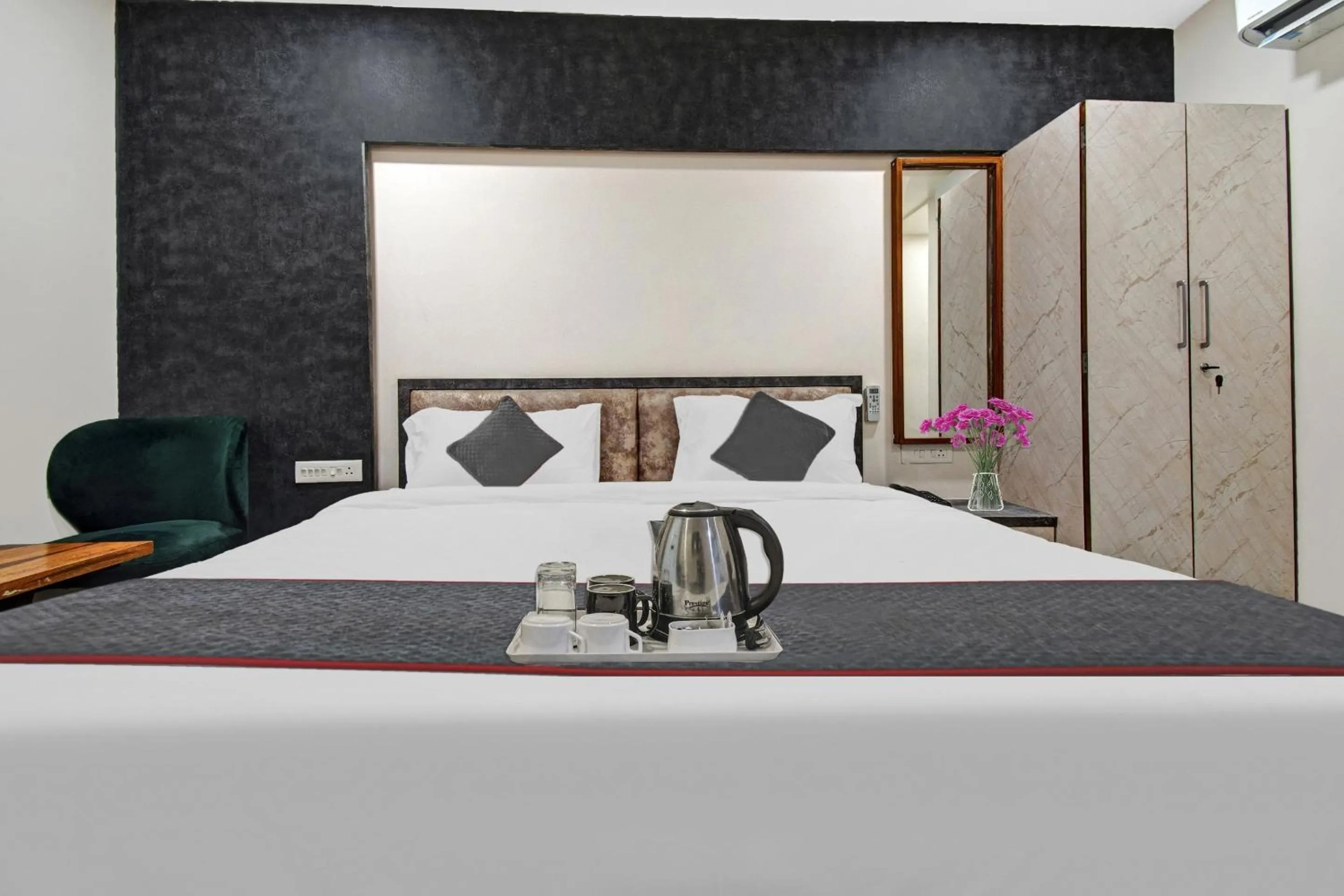 Townhouse OAK Hotel Rudra