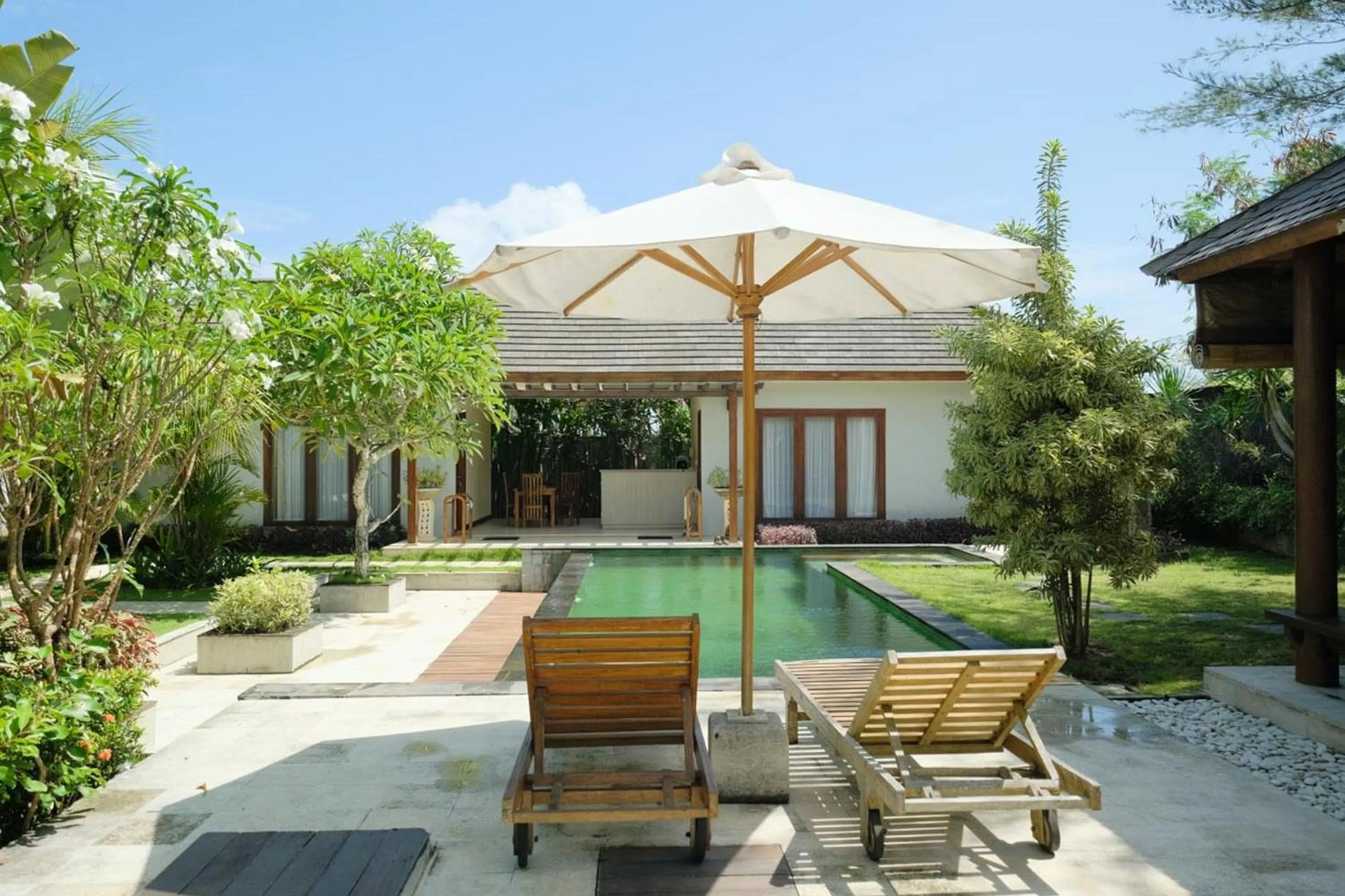 Garden in Dinar Hills Ungasan by The Lavana