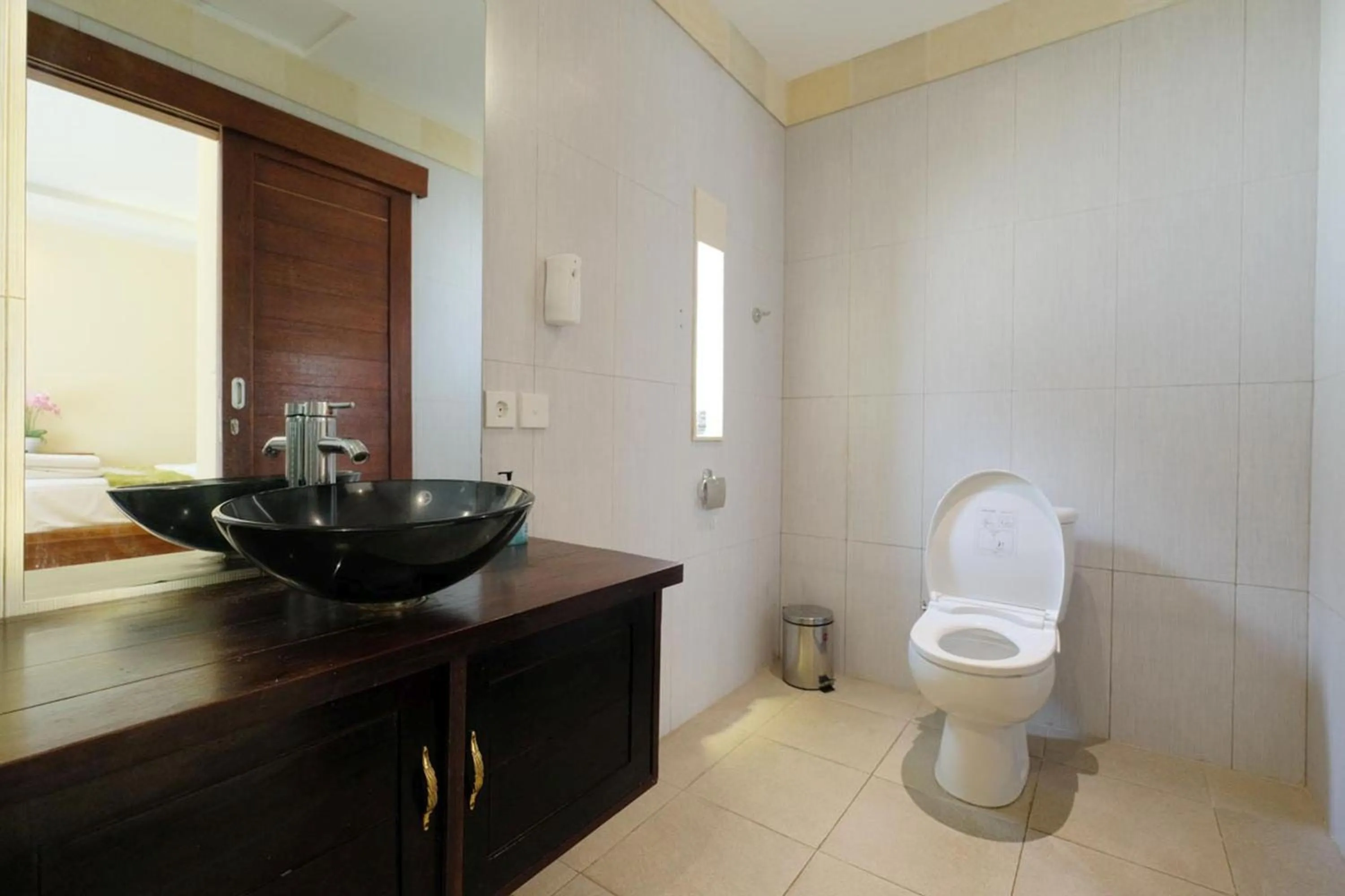 Bathroom in Dinar Hills Ungasan by The Lavana