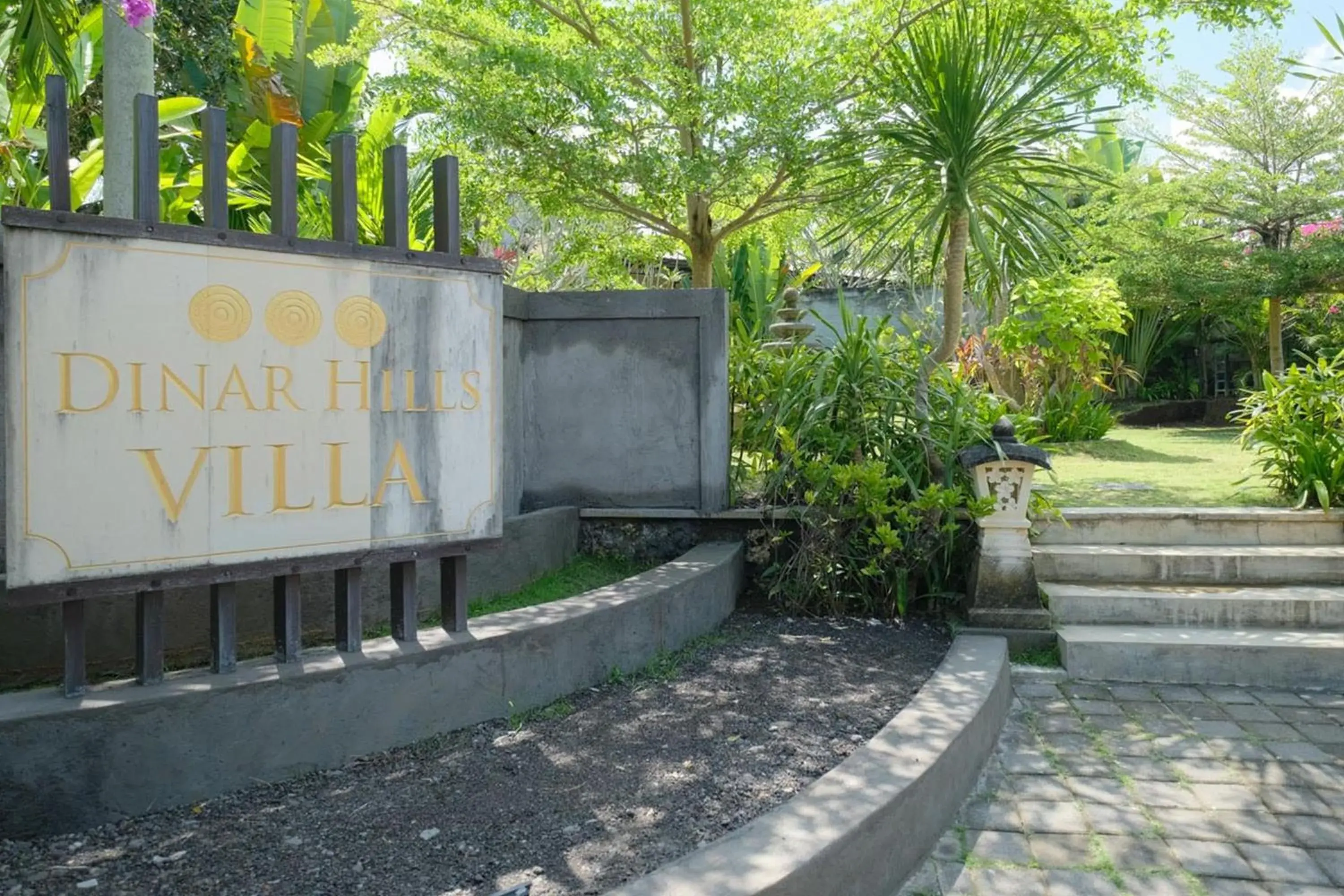 Facade/entrance in Dinar Hills Ungasan Facade/entrance in Dinar Hills Ungasan