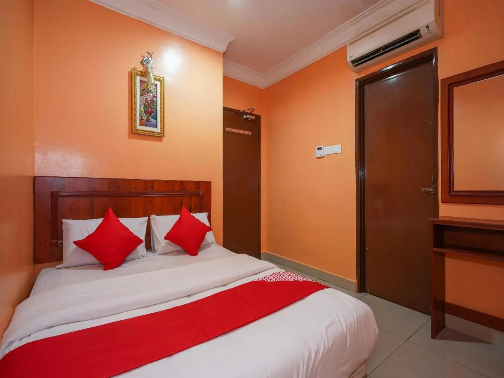 Bedroom, Bed in Bercam Times Inn Hotel Bedroom, Bed in Bercam Times Inn Hotel