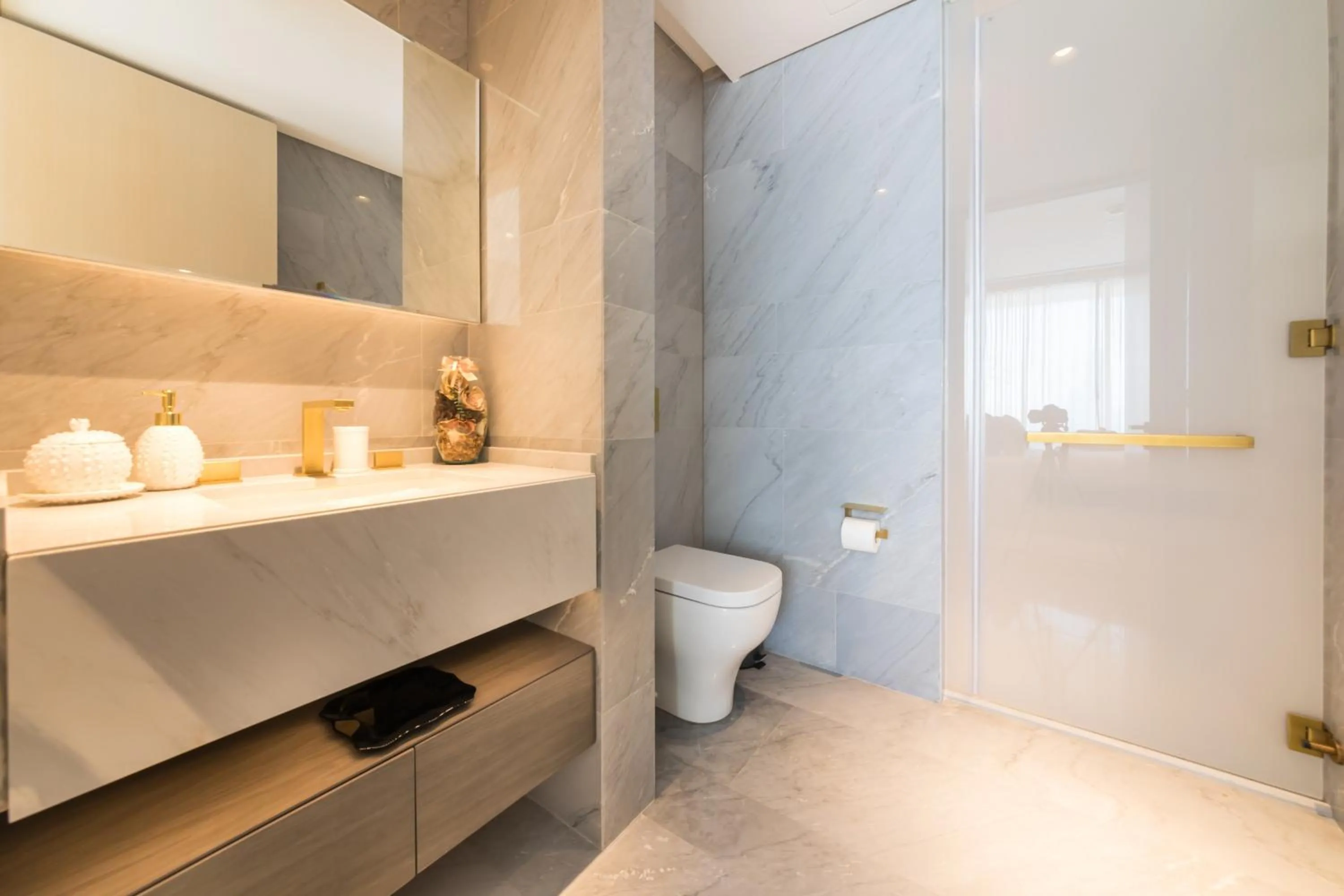 Toilet in Maison Privee - Luxury Sea View Apt in FIVE Resort on The Palm