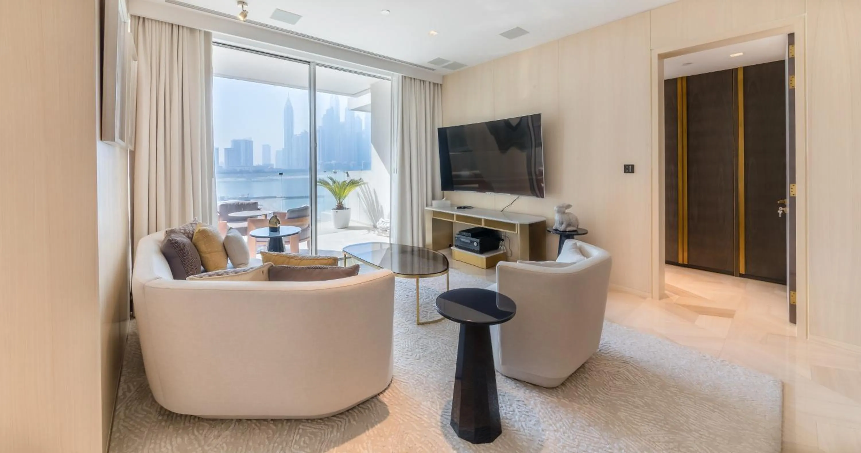 TV and multimedia in Maison Privee - Luxury Sea View Apt in FIVE Resort on The Palm