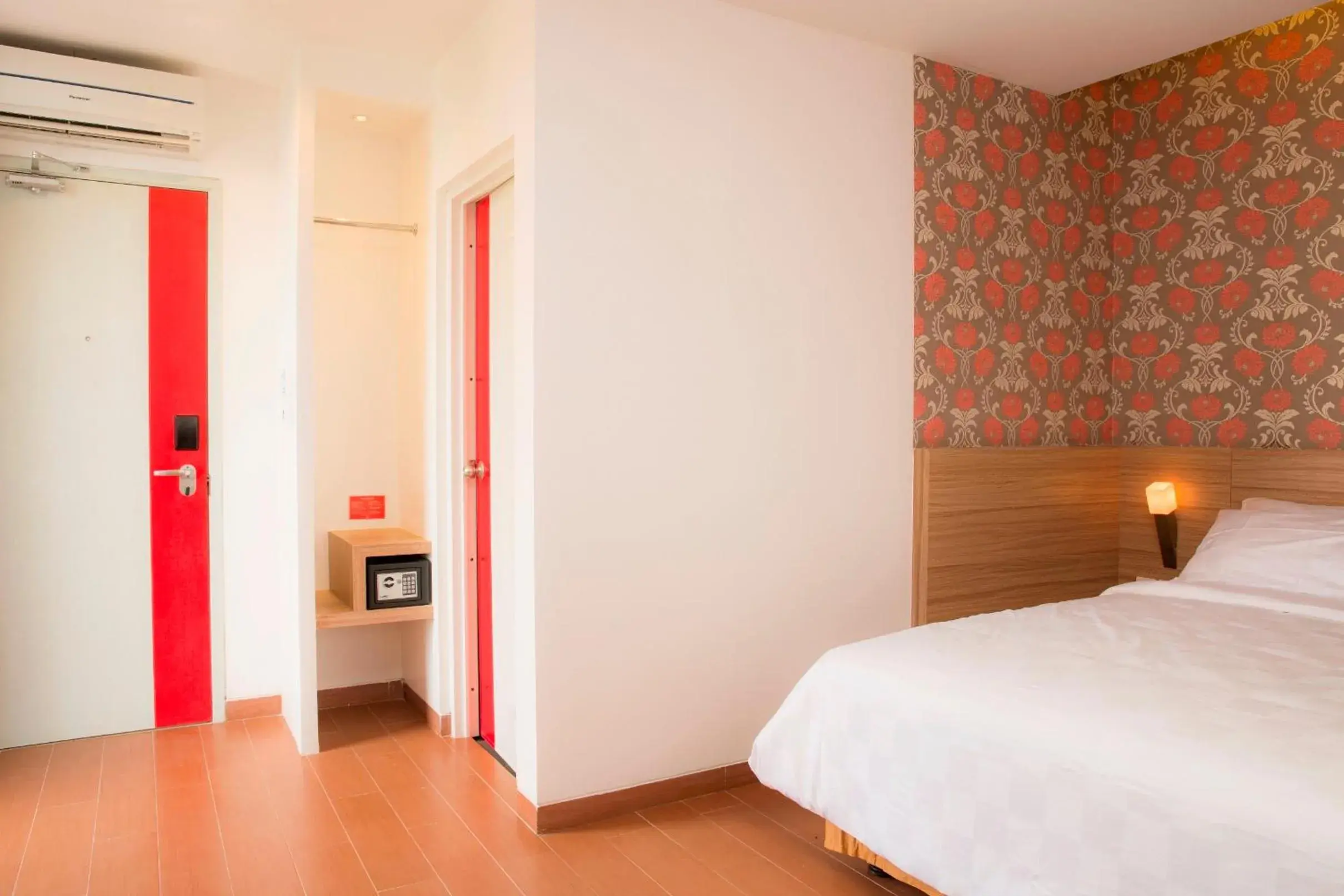 Photo of the whole room, Bed in DeMira Hotel Photo of the whole room, Bed in DeMira Hotel