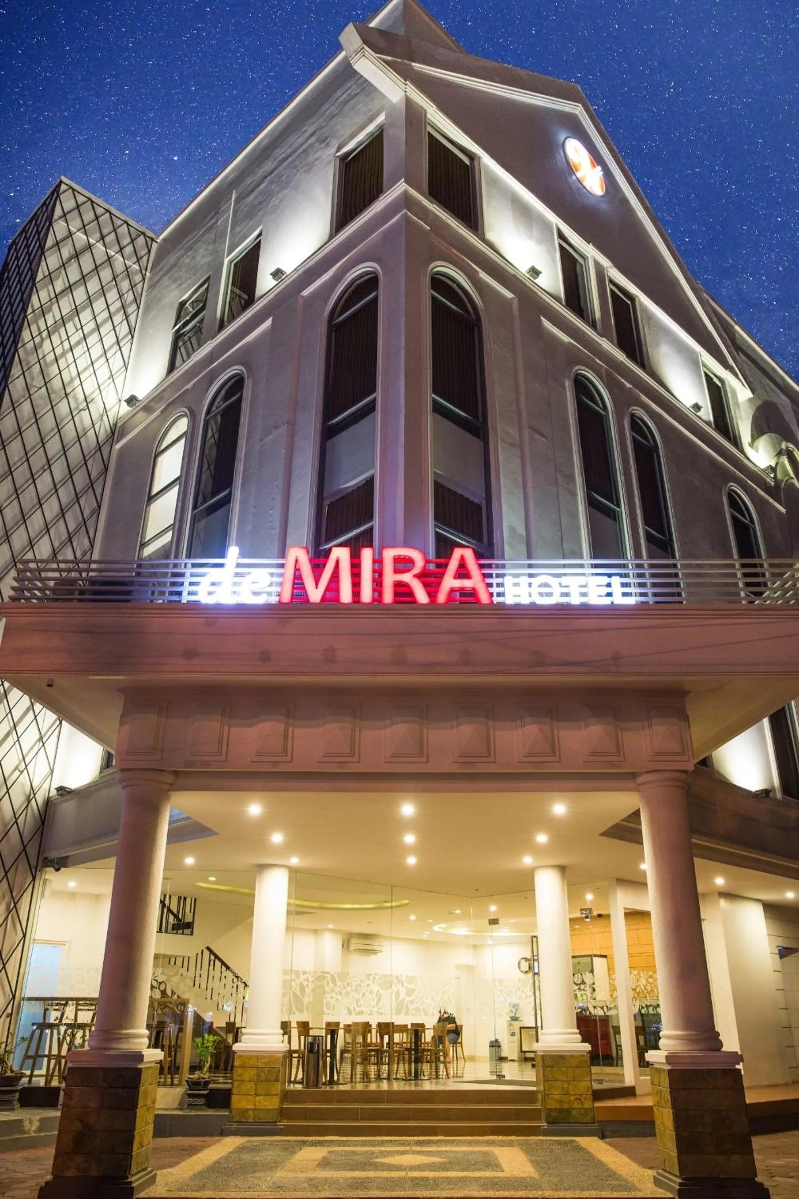 Facade/entrance in DeMira Hotel