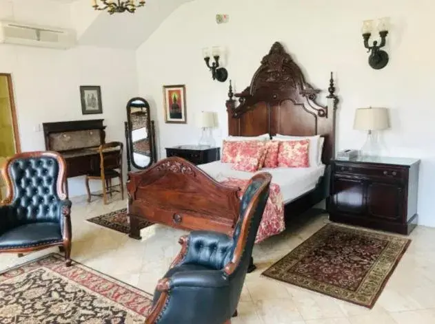 Deluxe Queen Suite in Waterkloof Mansion Boutique Hotel Deluxe Queen Suite in Waterkloof Mansion Boutique Hotel