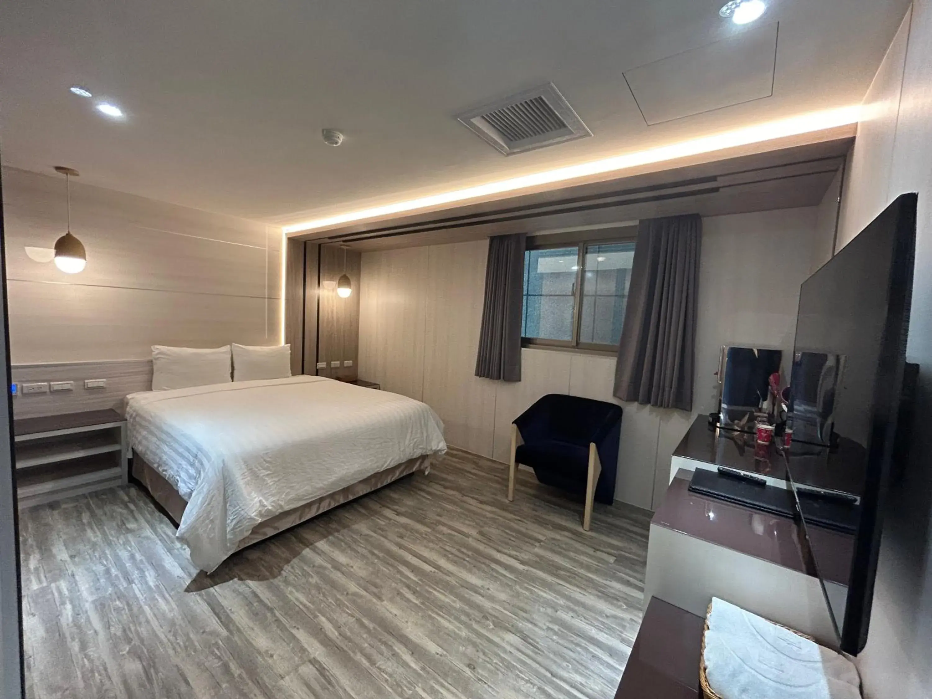 Photo of the whole room, Bed in Benz Hotel Photo of the whole room, Bed in Benz Hotel