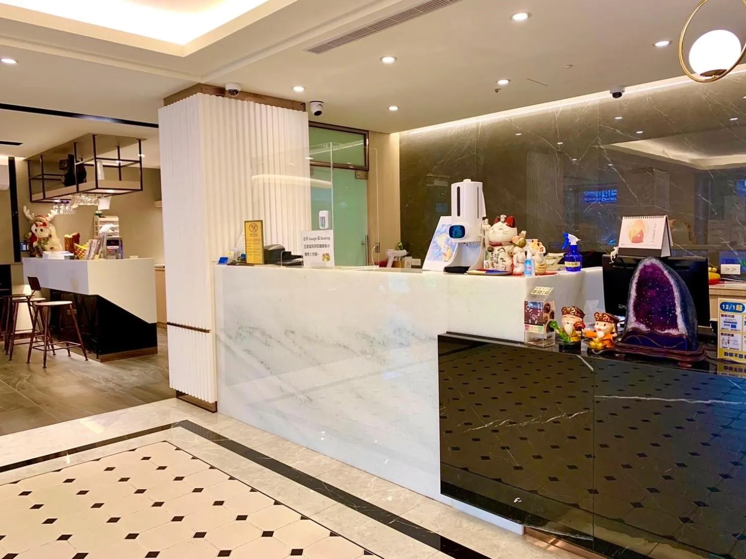 Lobby or reception in Benz Hotel