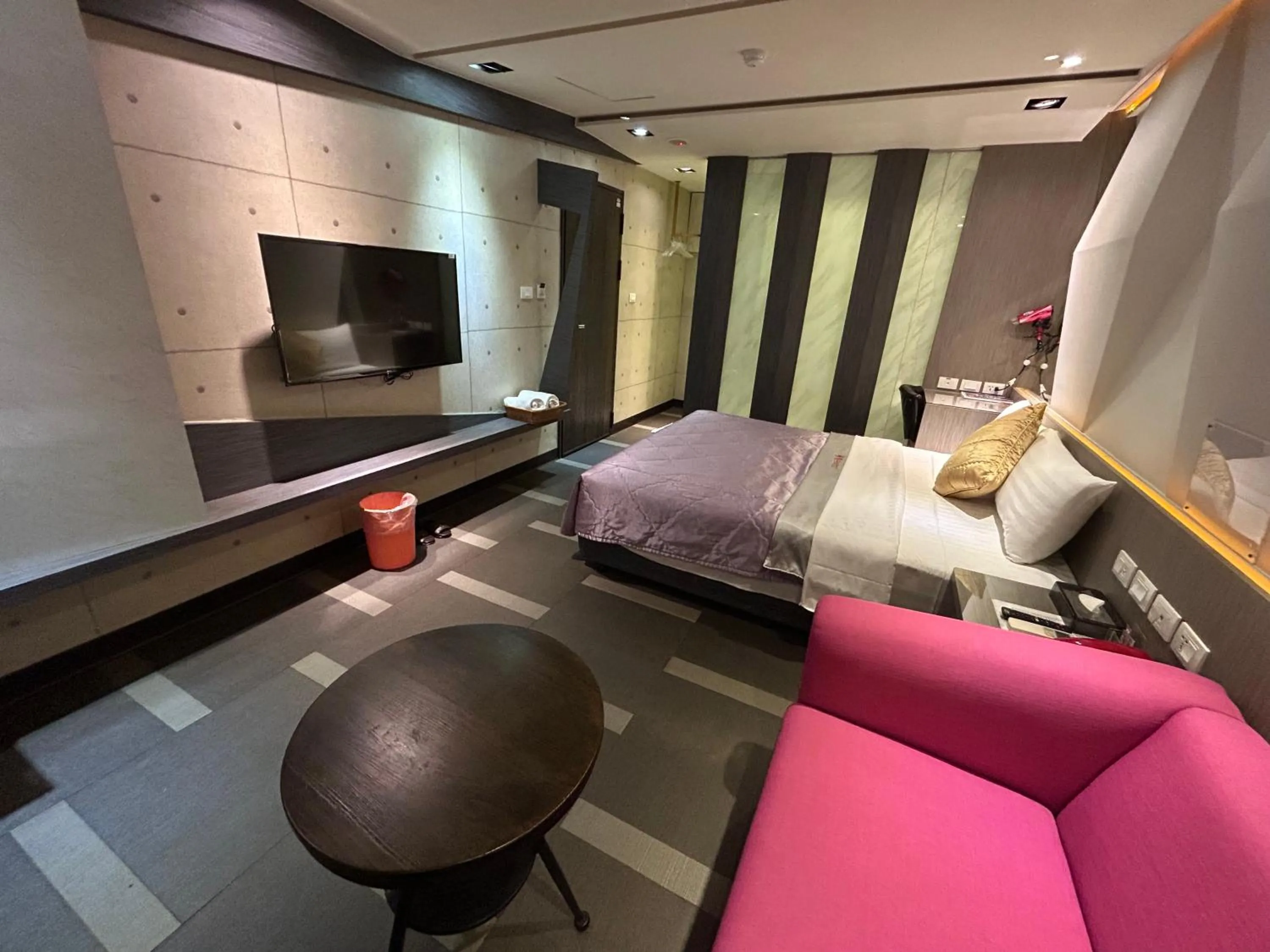 Photo of the whole room in Benz Hotel