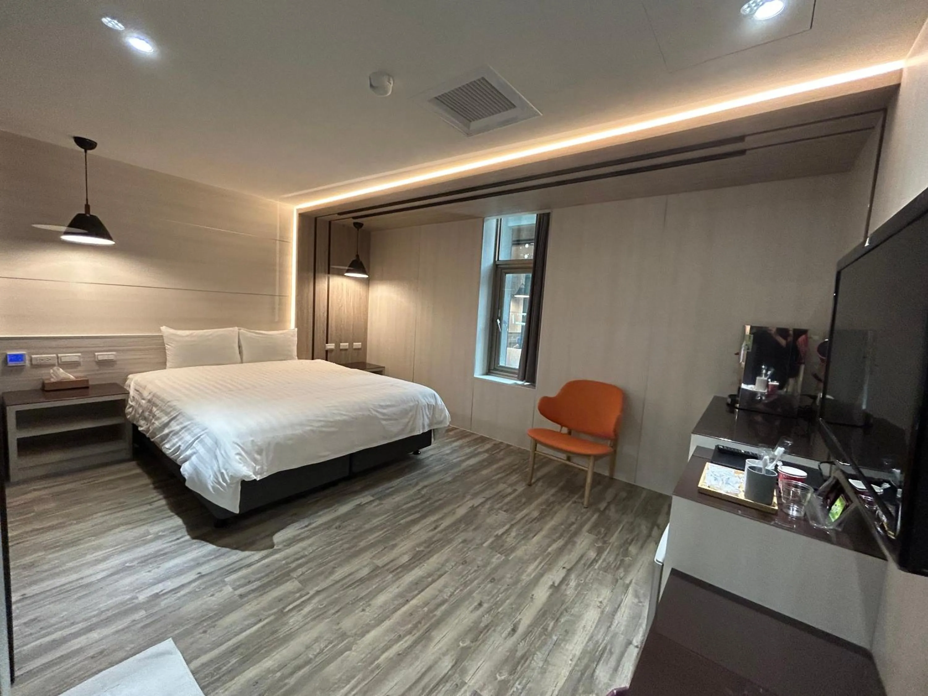 Photo of the whole room, Bed in Benz Hotel