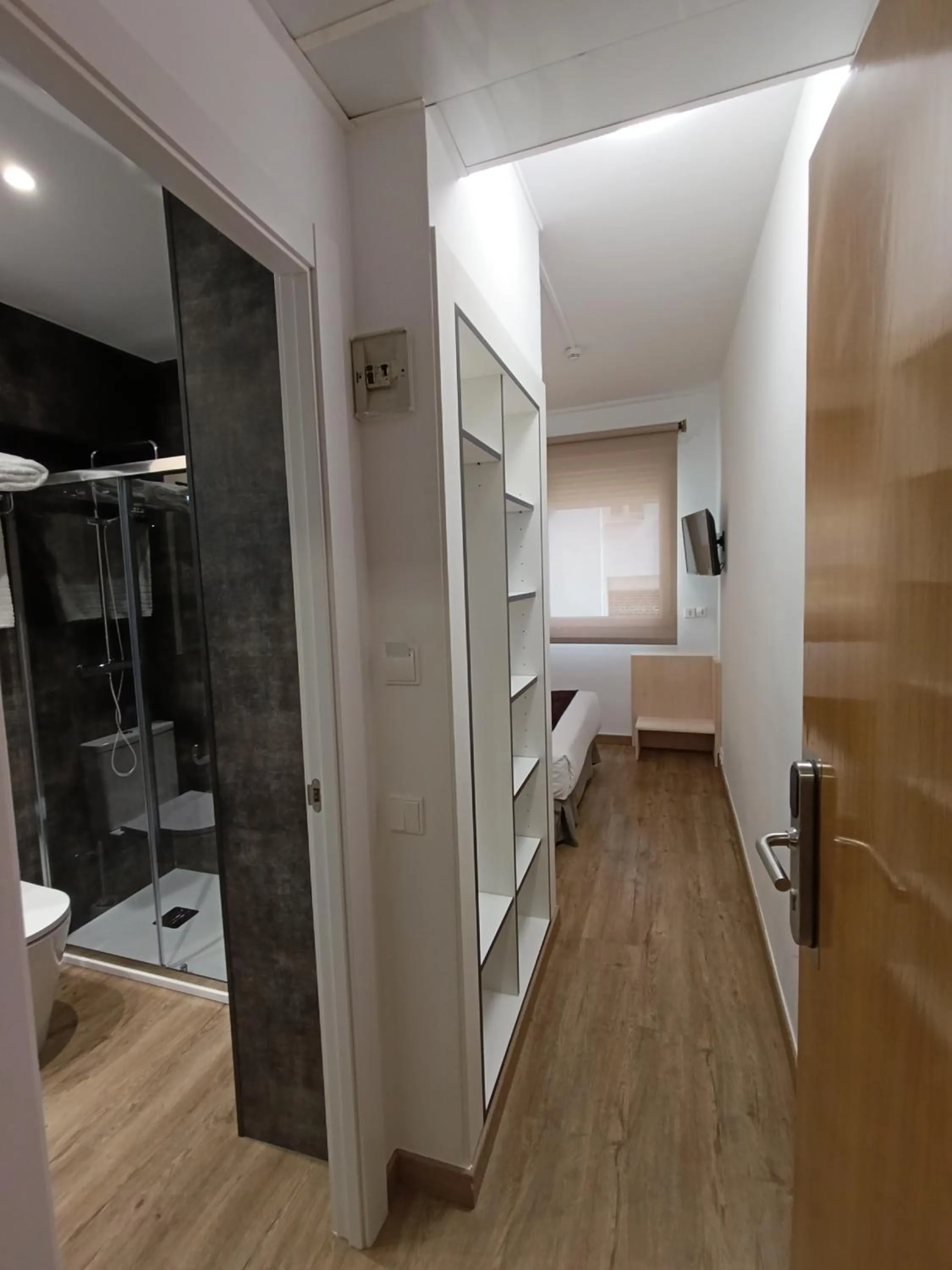 Shower, Bed in Hotel Travessera