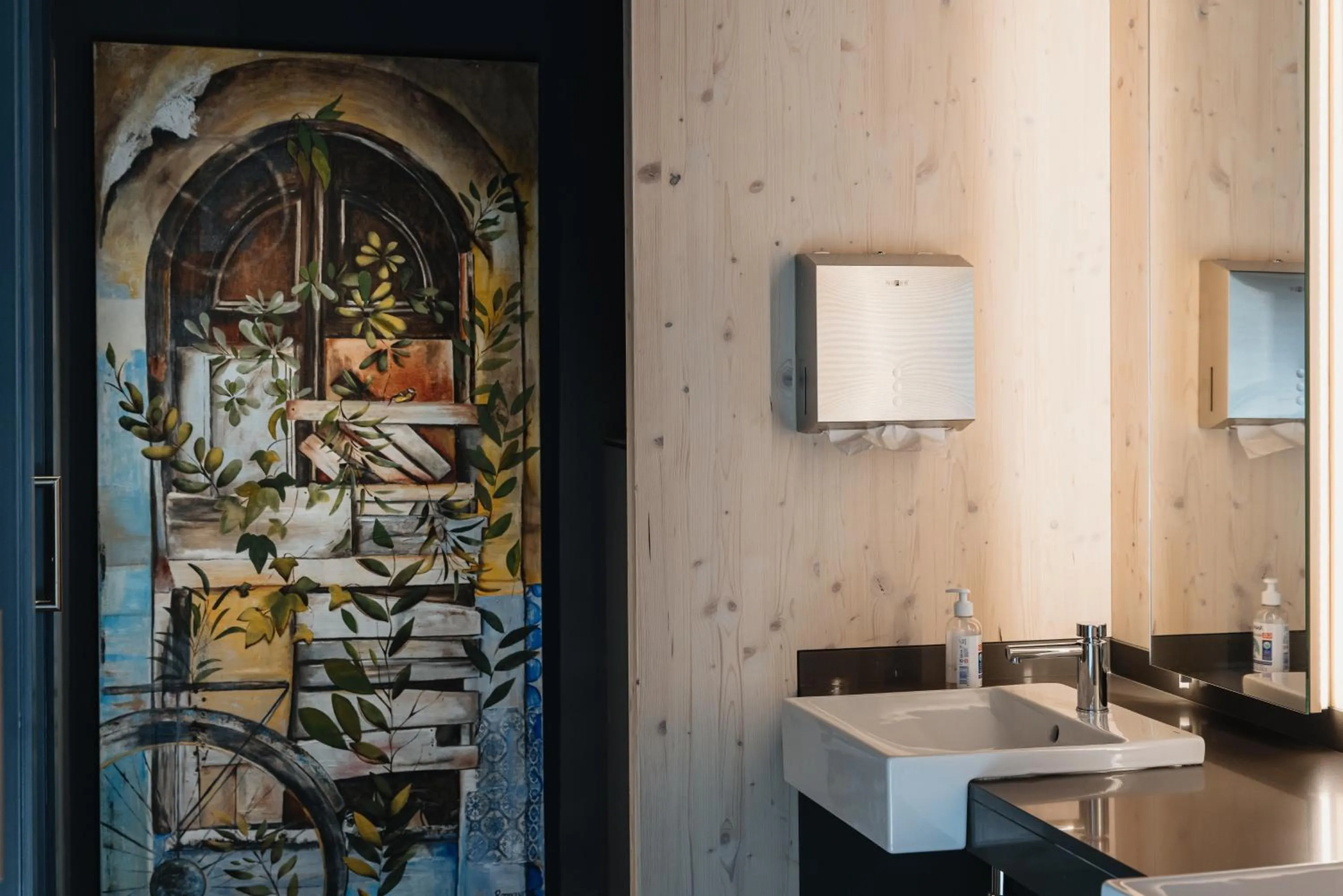 Public Bath in Hotel Travessera