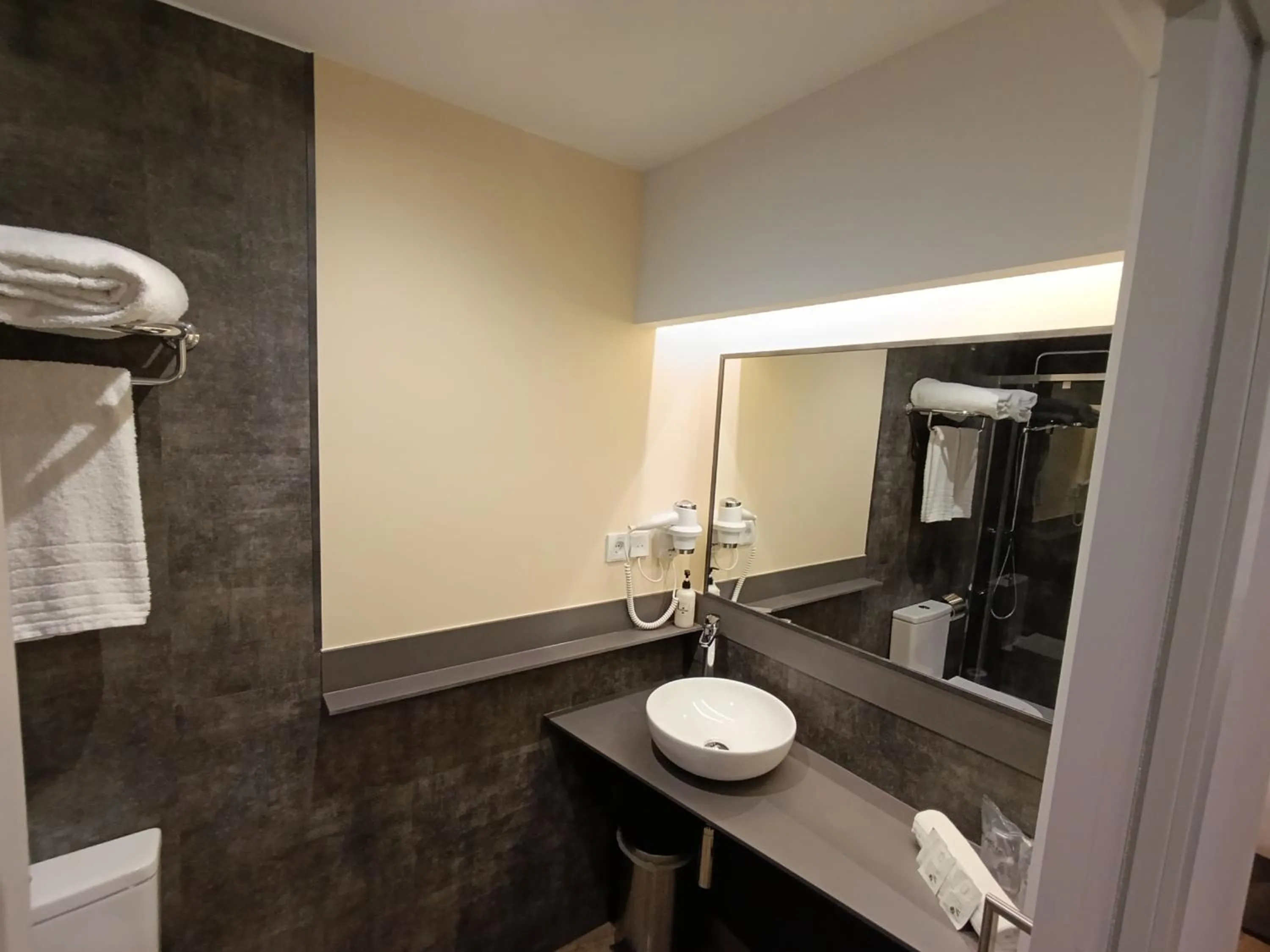 Shower in Hotel Travessera