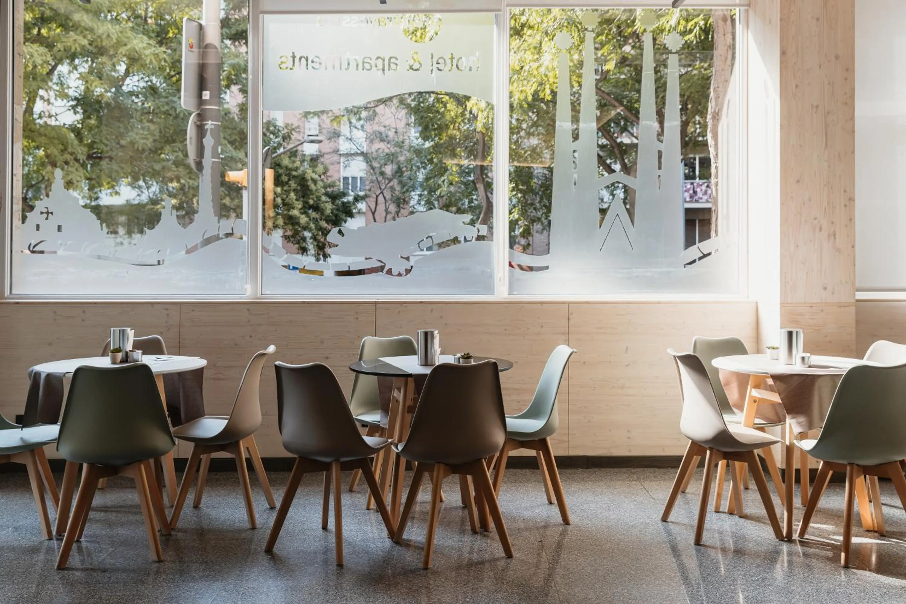 Restaurant/places to eat in Hotel Travessera