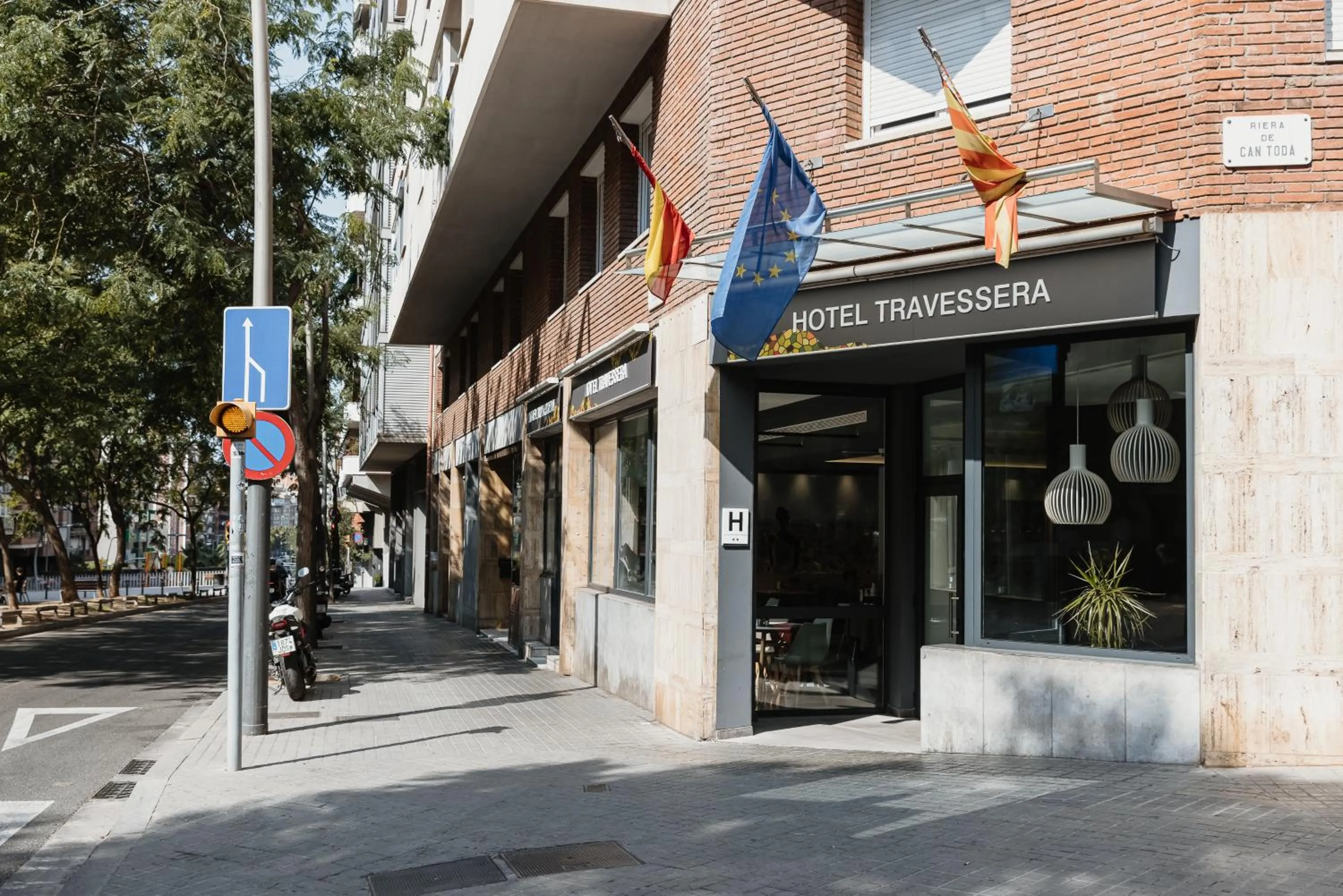 Facade/entrance in Hotel Travessera