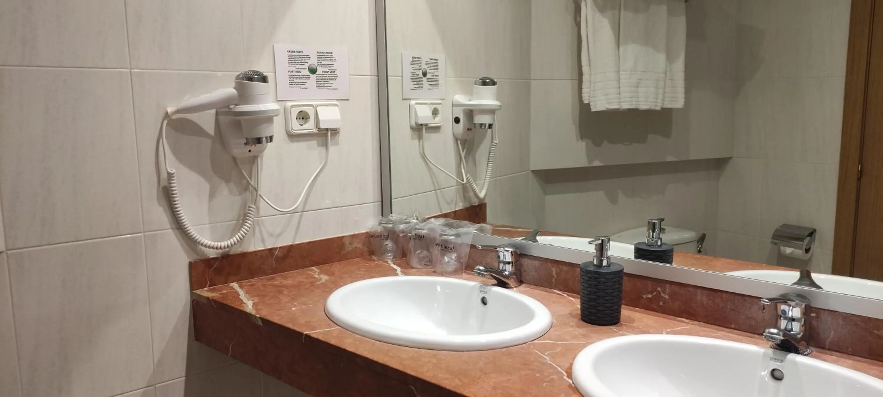 Bathroom in Hotel Travessera