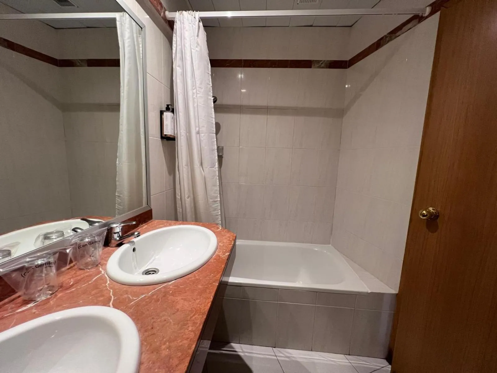 Bathroom in Hotel Travessera