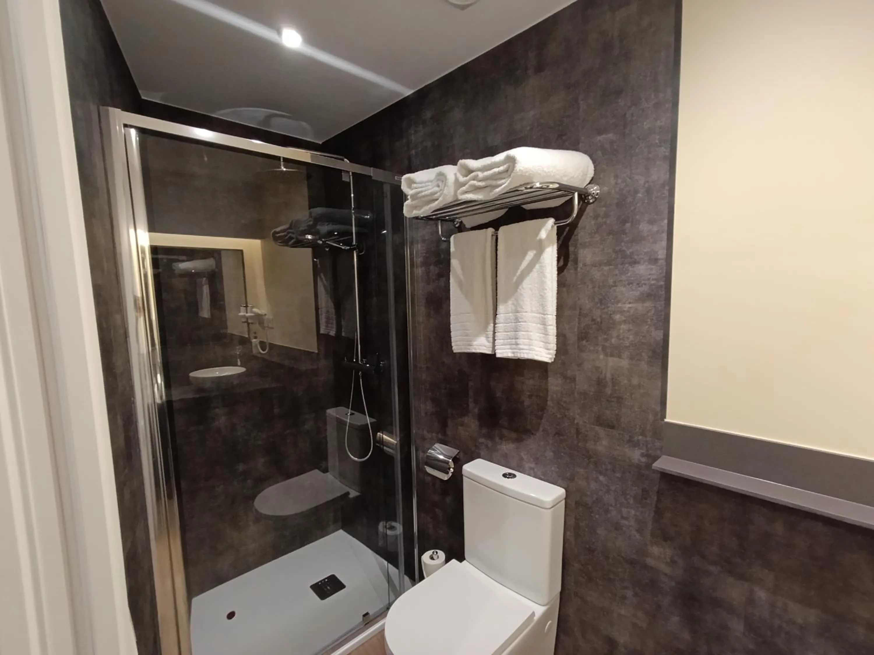 Shower in Hotel Travessera