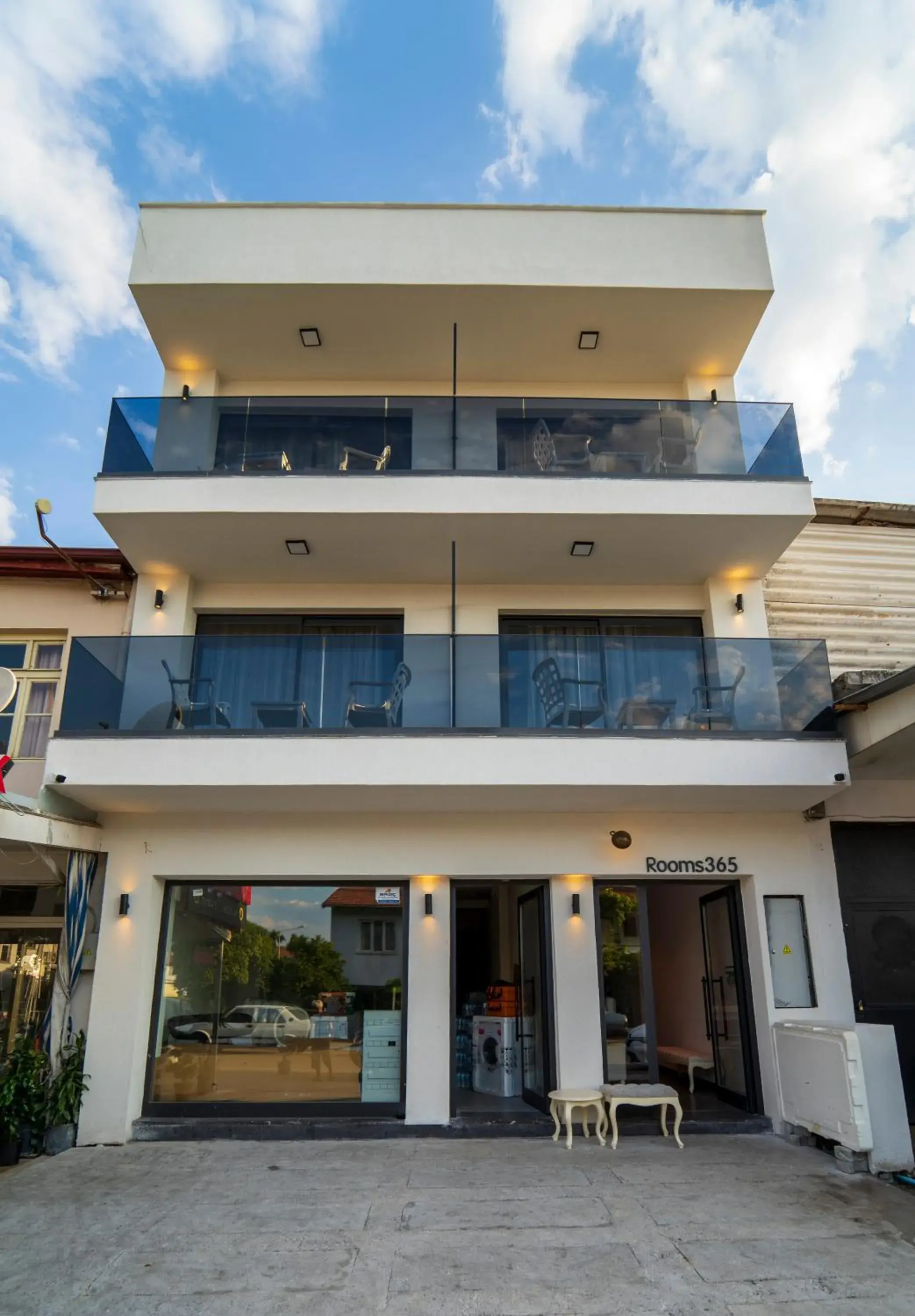 Property building in Rooms365 Property building in Rooms365