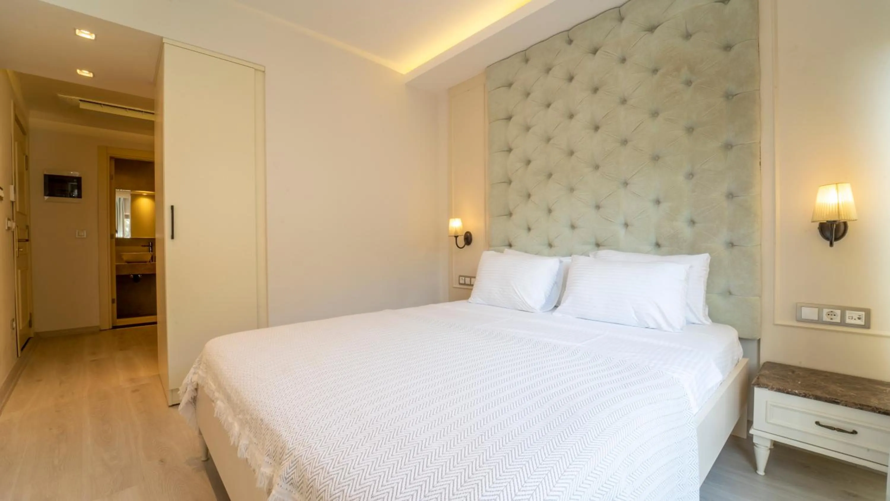 Photo of the whole room in Rooms365