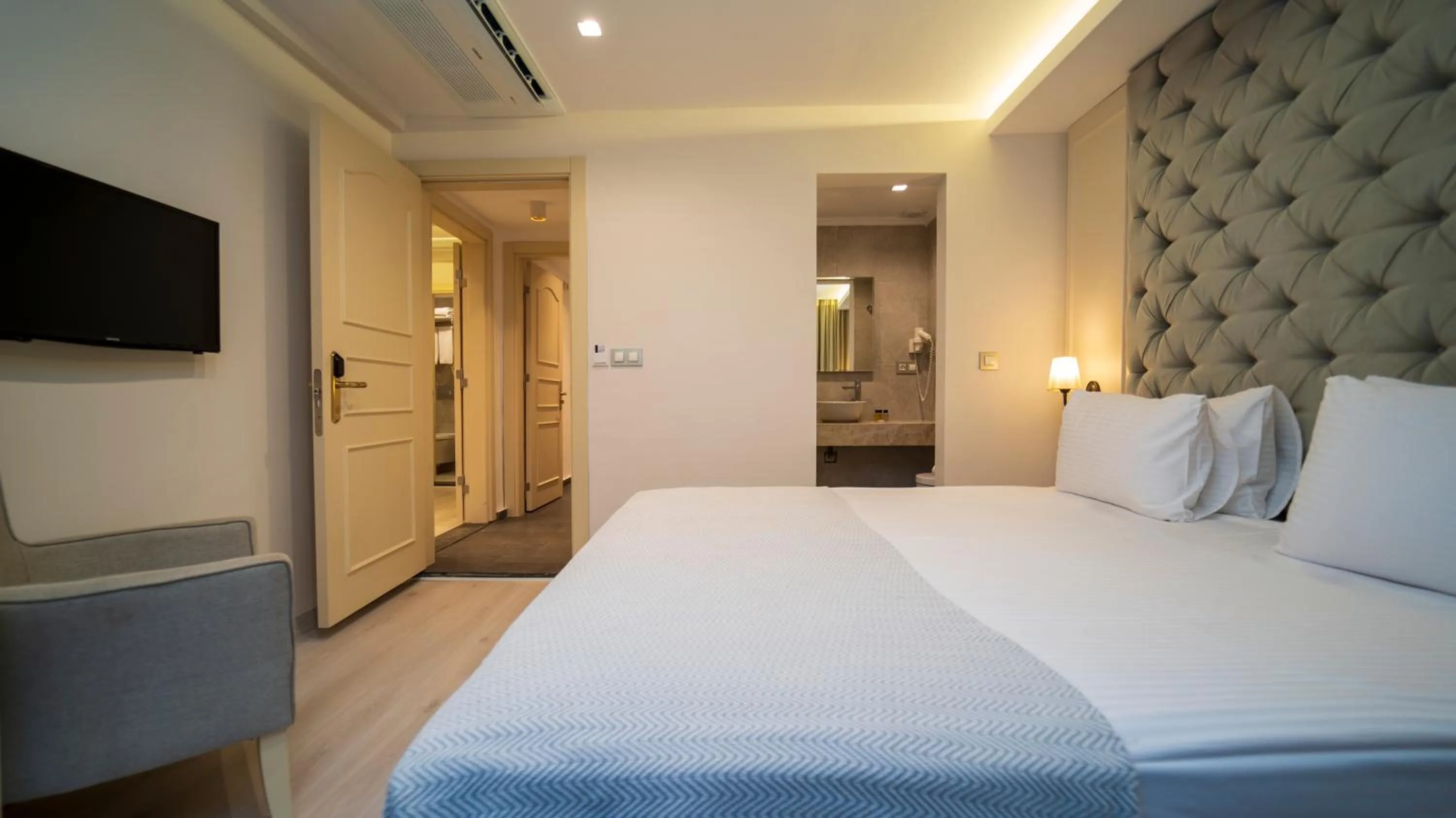 Photo of the whole room in Rooms365