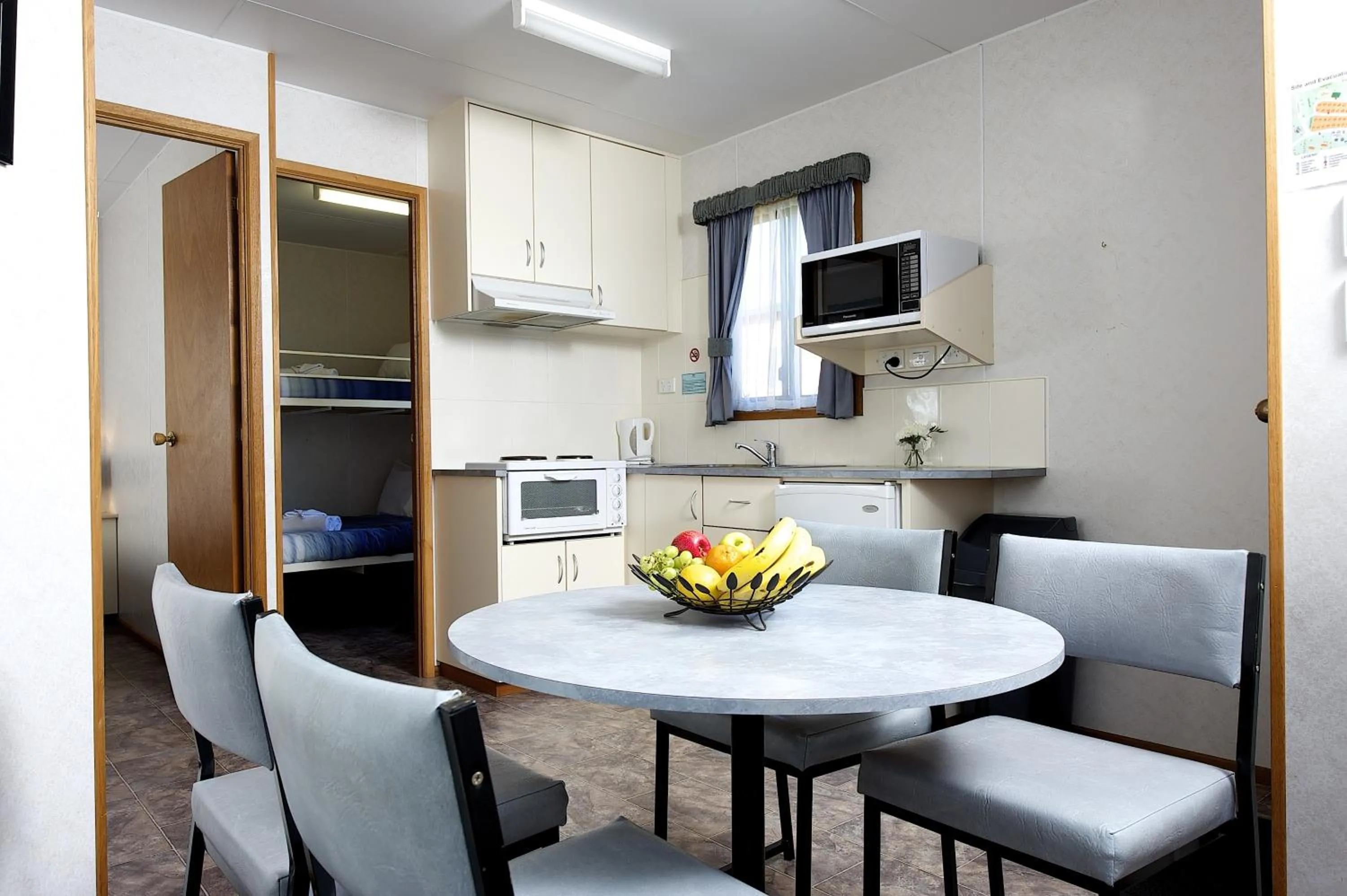 Dining area in Lakes and Craters Holiday Park