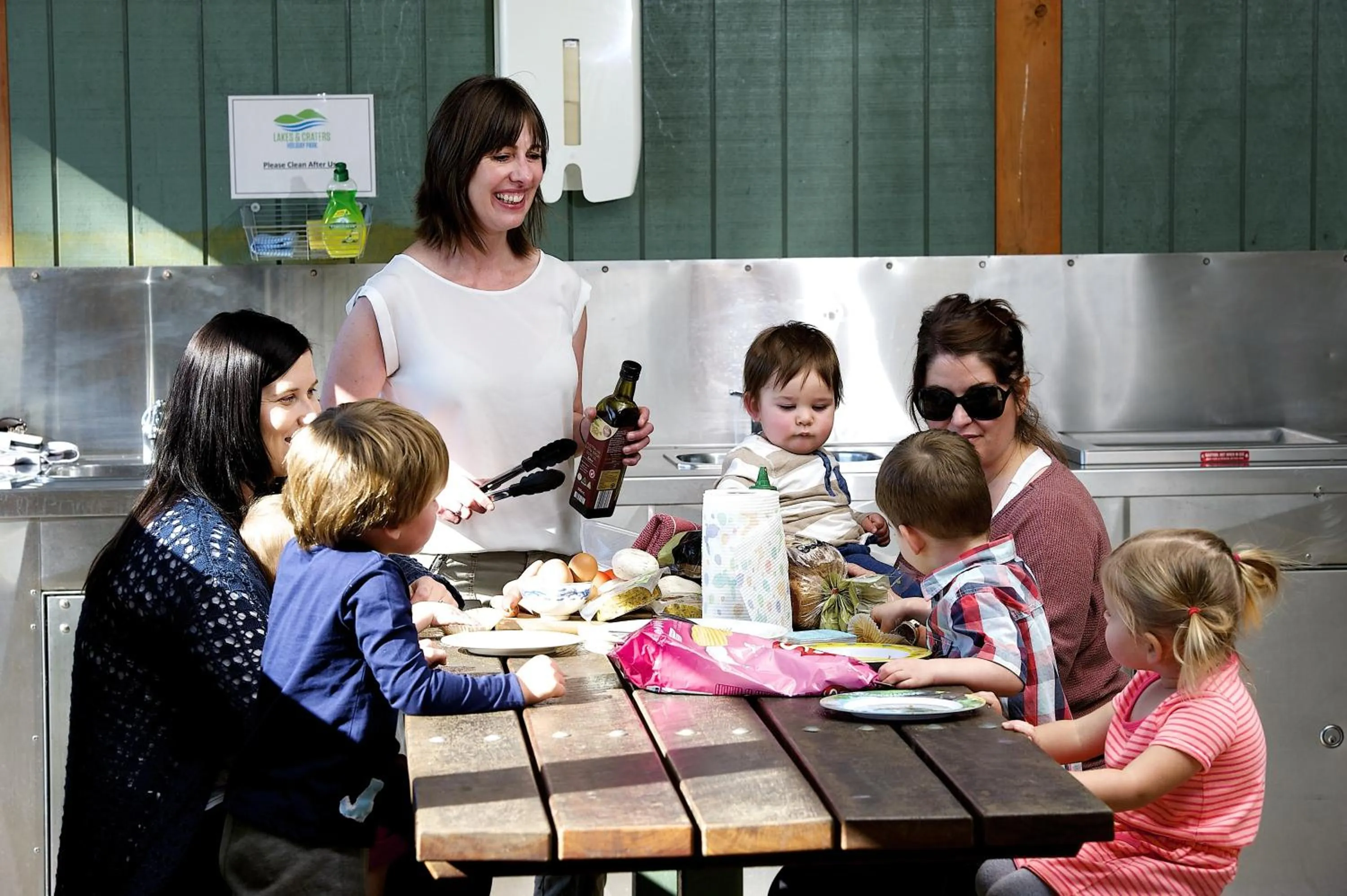 Restaurant/places to eat in Lakes and Craters Holiday Park