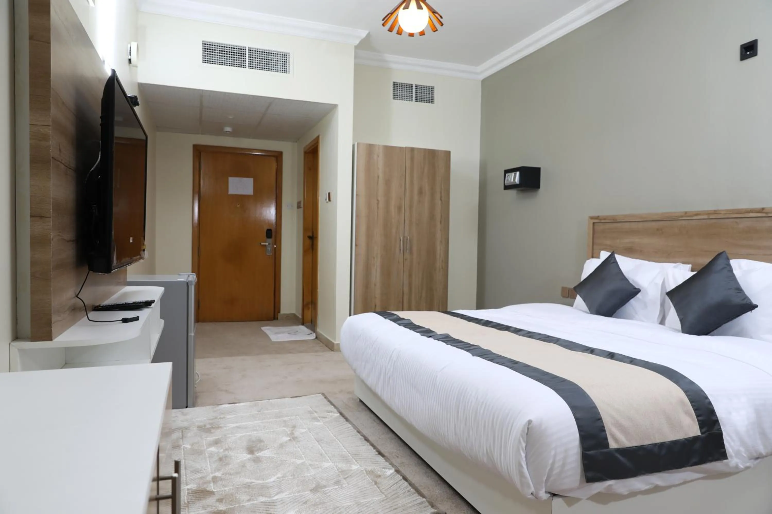 Bed in Sea Shore Hotel Apartment Khorfakkan