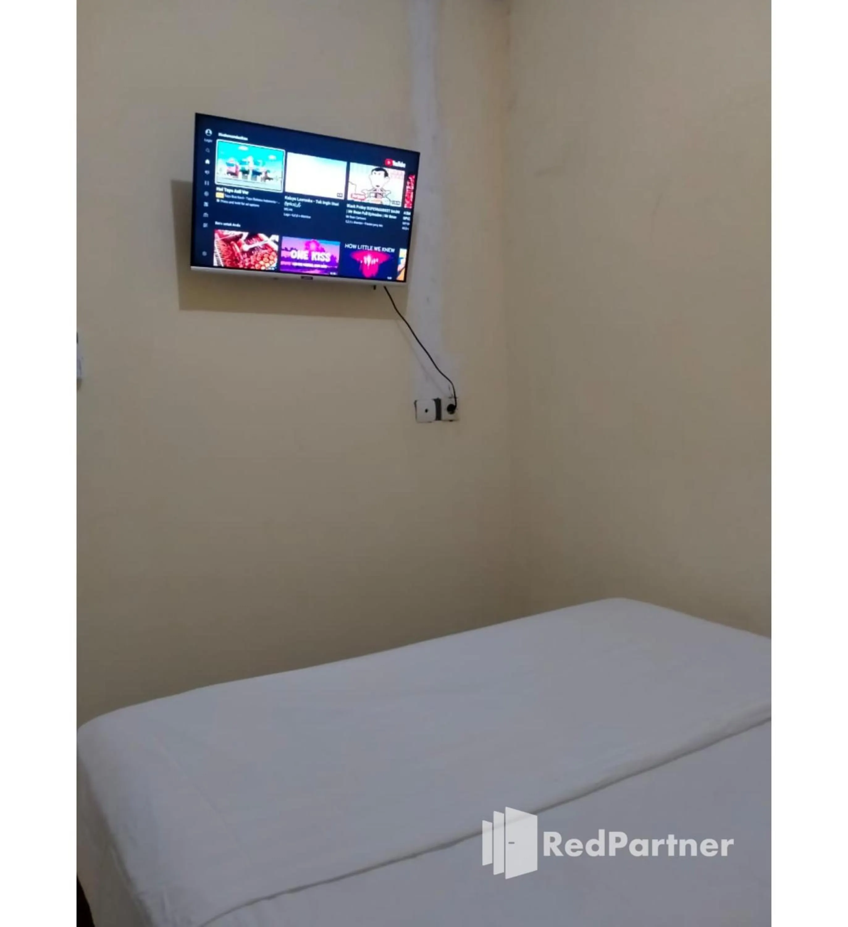 Bedroom, Bed in Navisha Guest House Syariah near Exit Tol Batang RedPartner