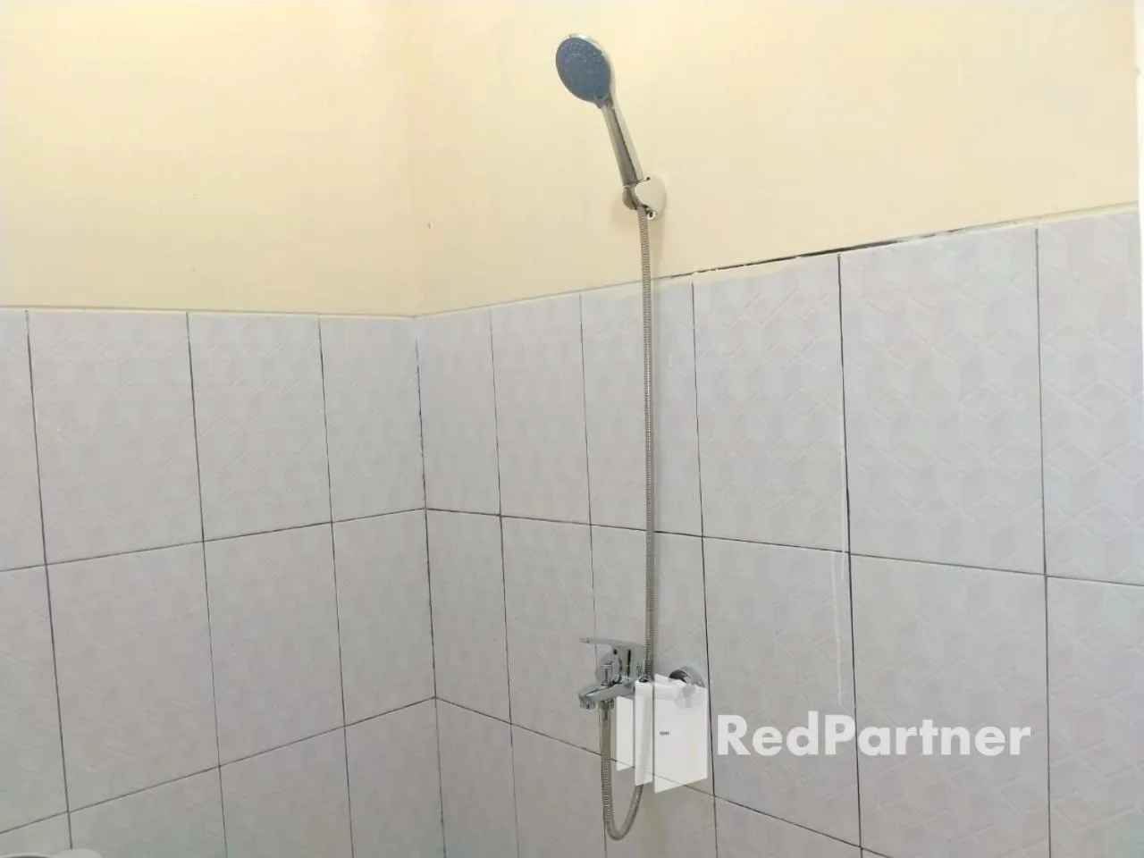 Bathroom in Navisha Guest House Syariah near Exit Tol Batang RedPartner