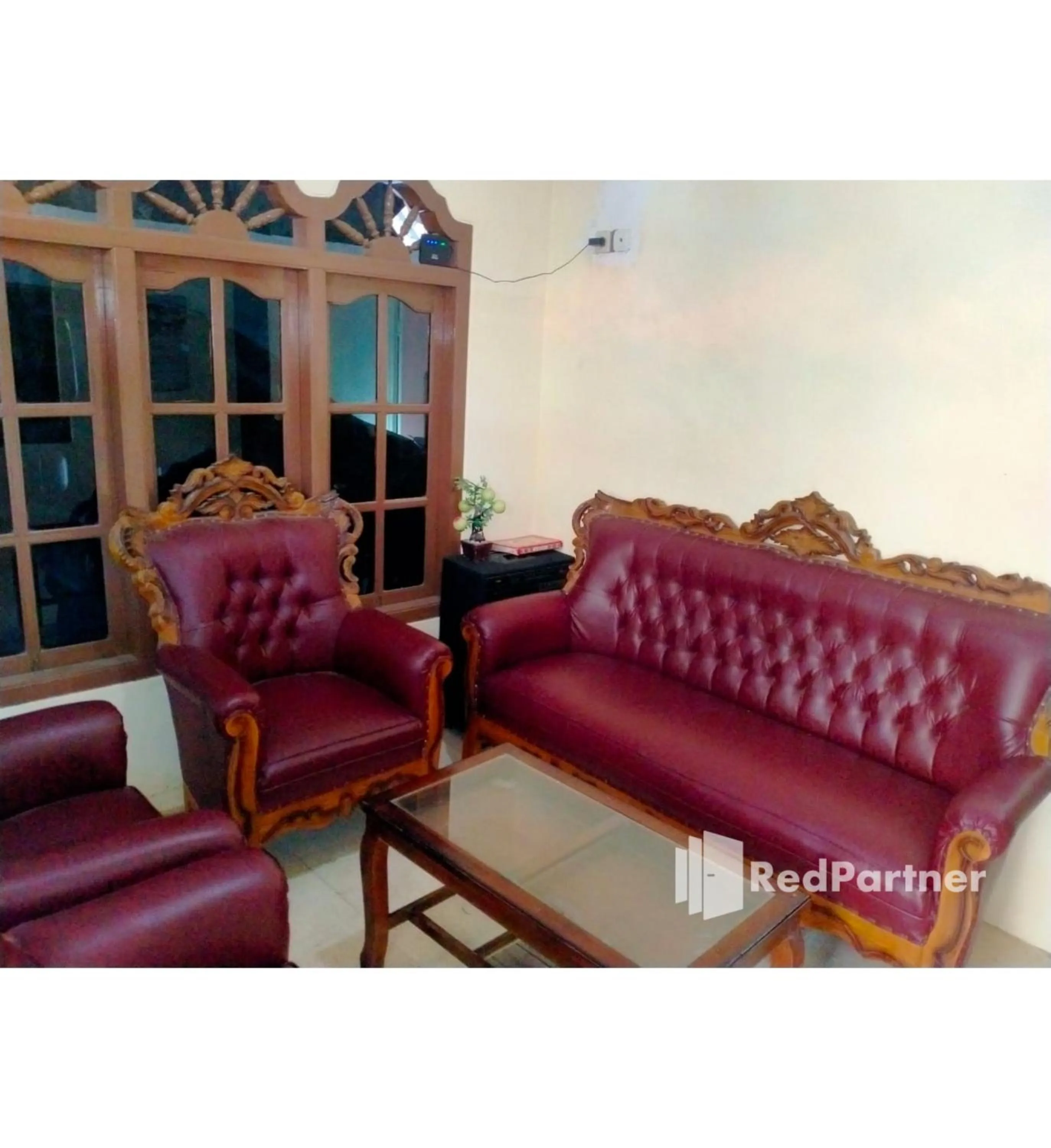 Seating area in Navisha Guest House Syariah near Exit Tol Batang RedPartner