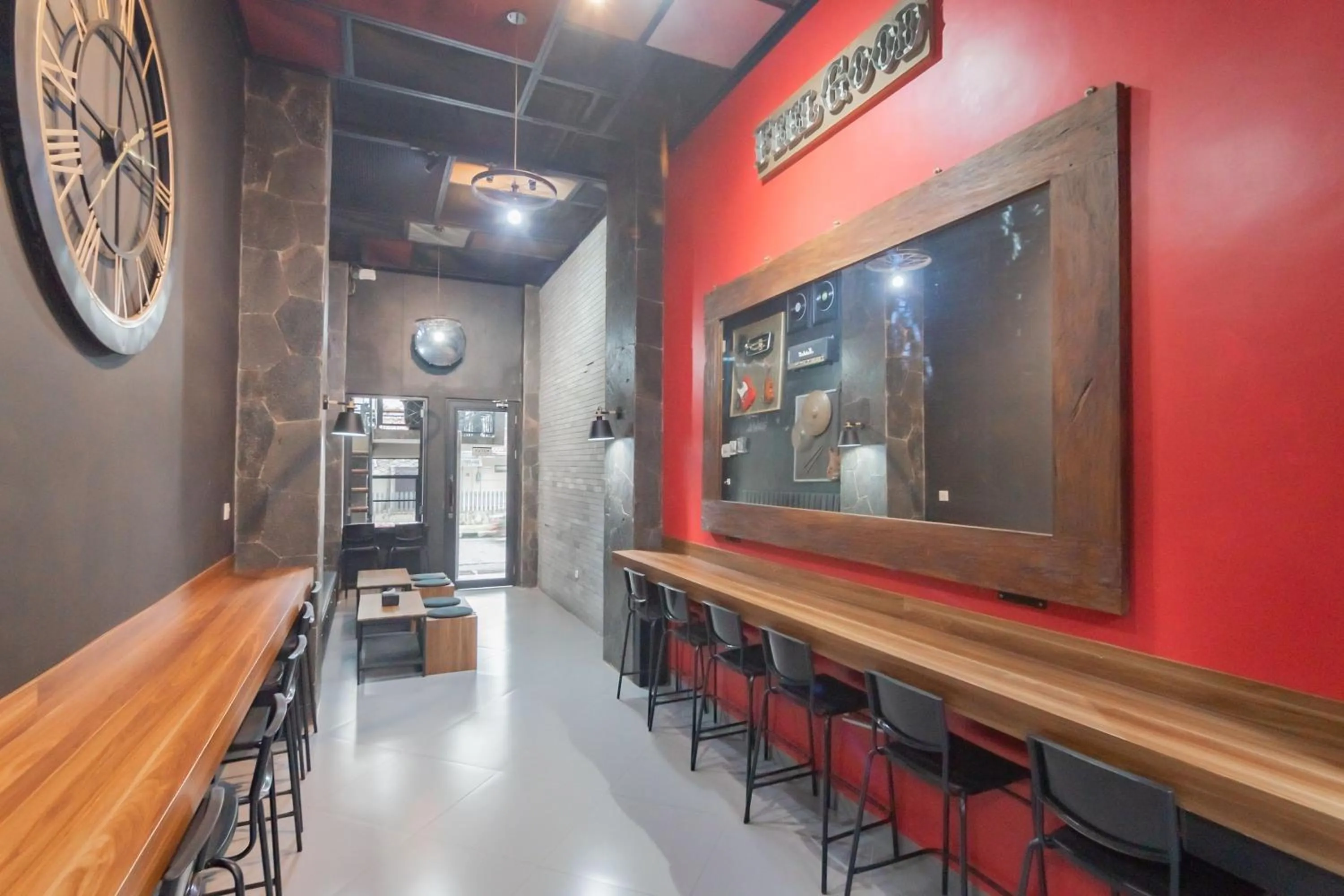 Restaurant/places to eat in Urbanview Elephant Eleven Residence Buah Batu Bandung by RedDoorz