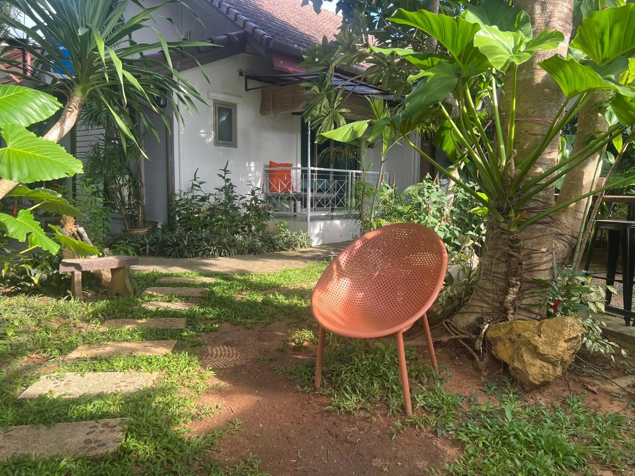 Garden in The Snug Airportel - Phuket Airport