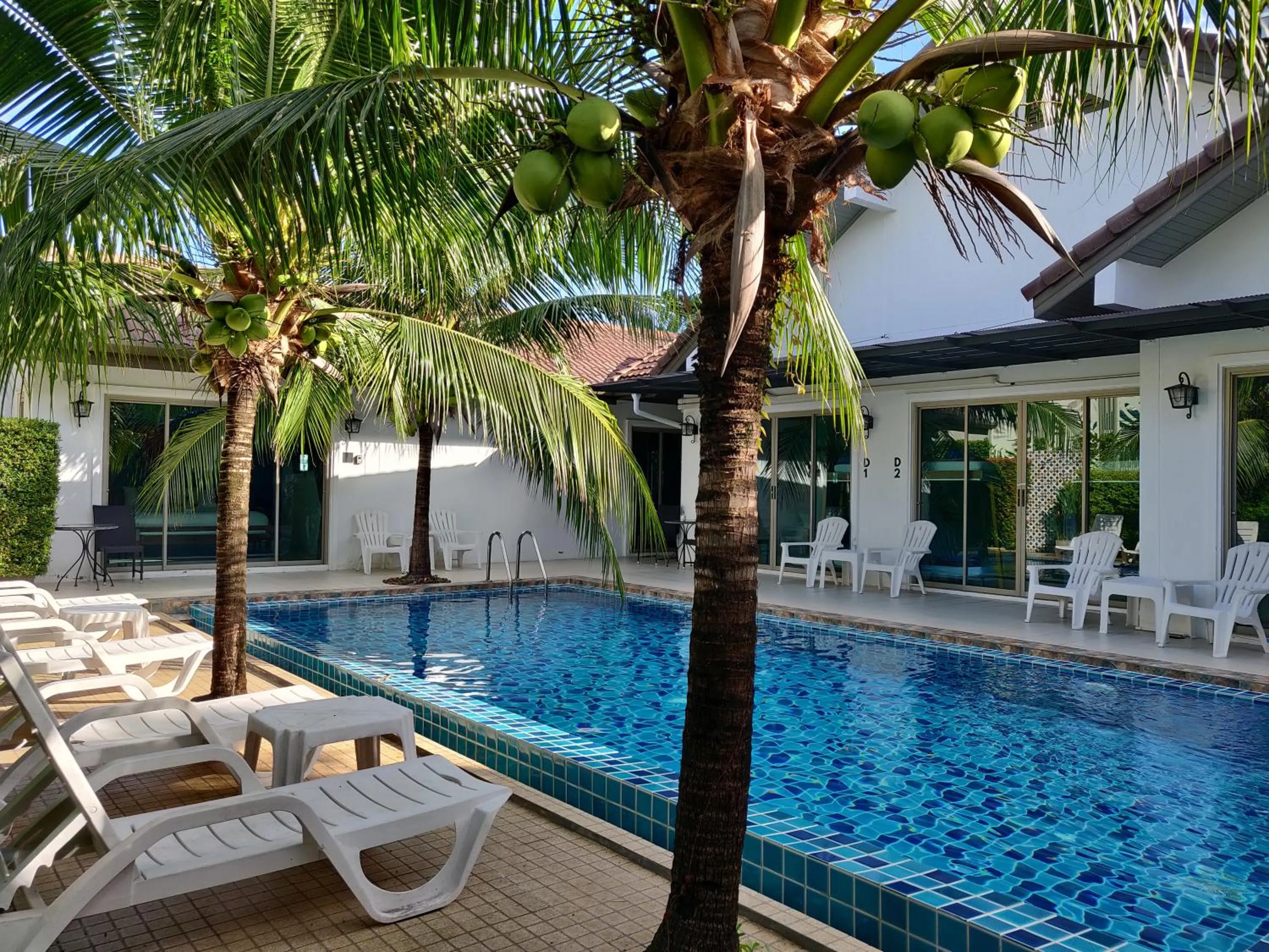 Swimming pool in The Snug Airportel - Phuket Airport