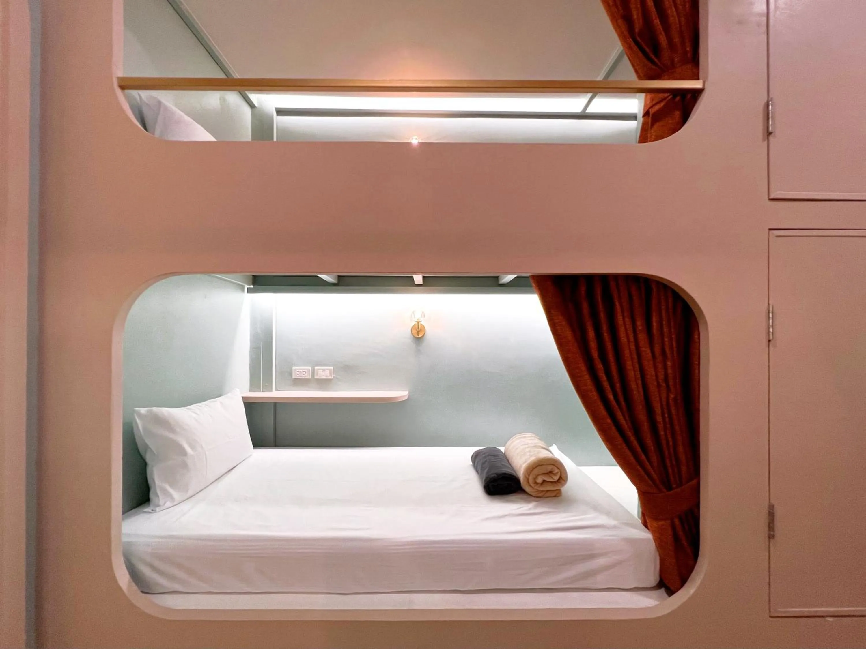 Bed in The Snug Airportel - Phuket Airport