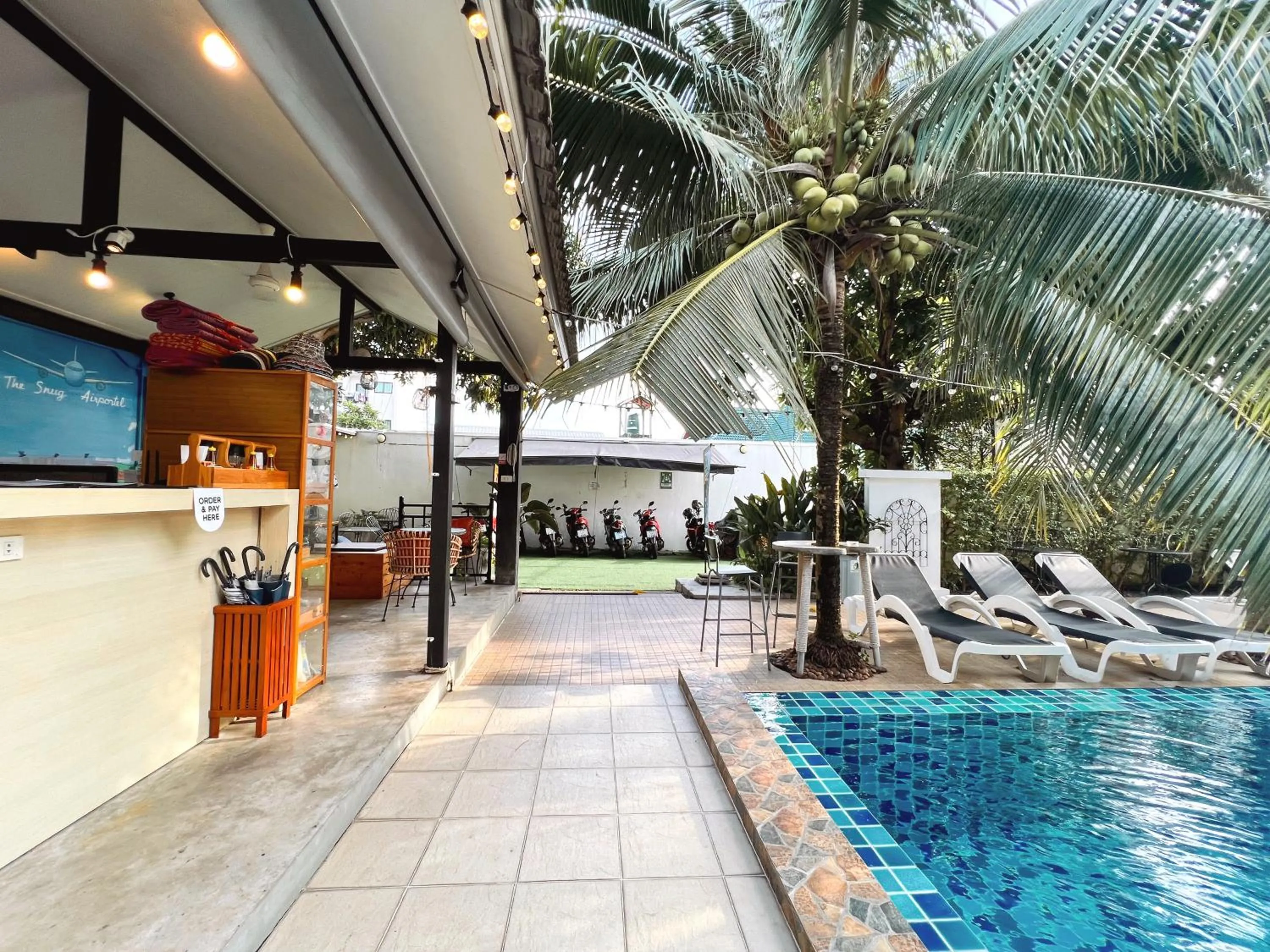 Swimming pool in The Snug Airportel - Phuket Airport