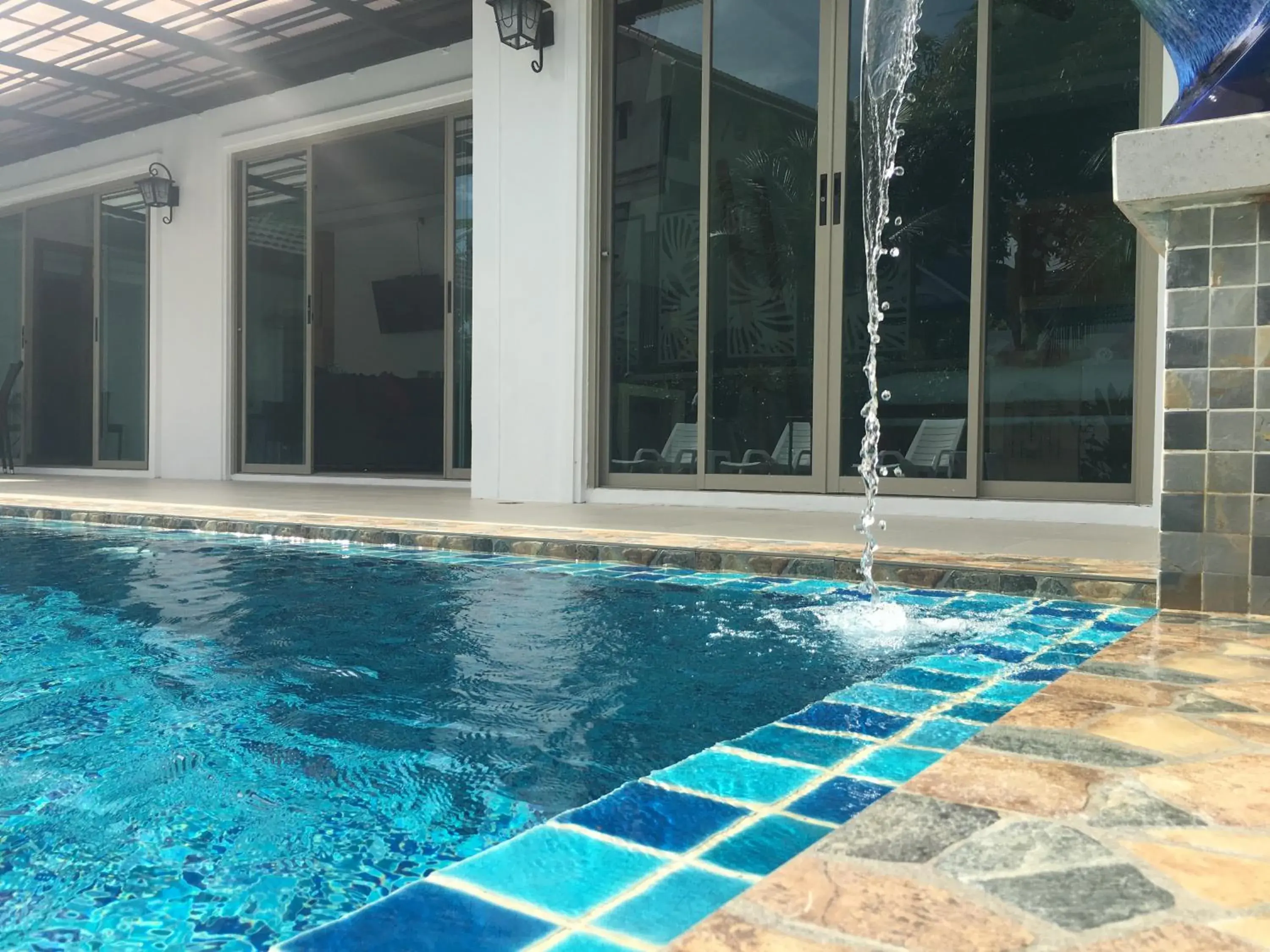 Pool view in The Snug Airportel - Phuket Airport Pool view in The Snug Airportel - Phuket Airport