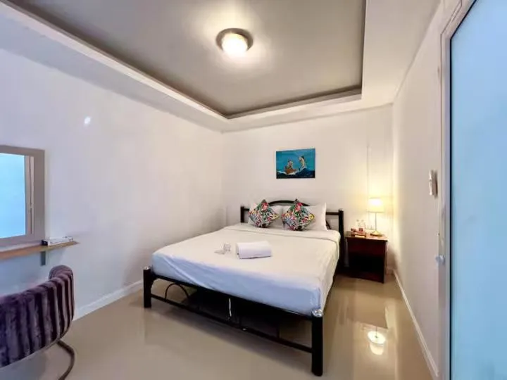 Bed in The Snug Airportel - Phuket Airport