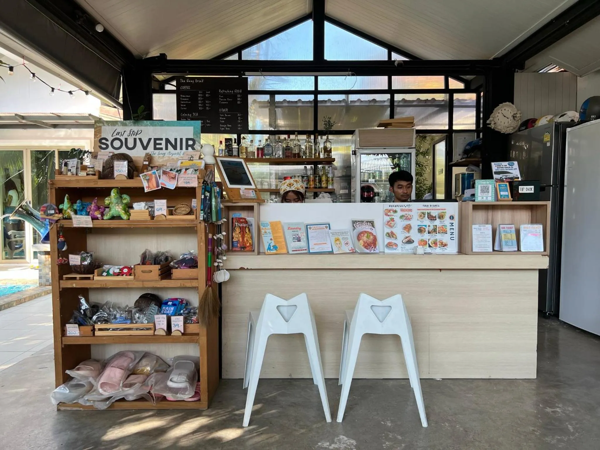 Lobby or reception in The Snug Airportel - Phuket Airport