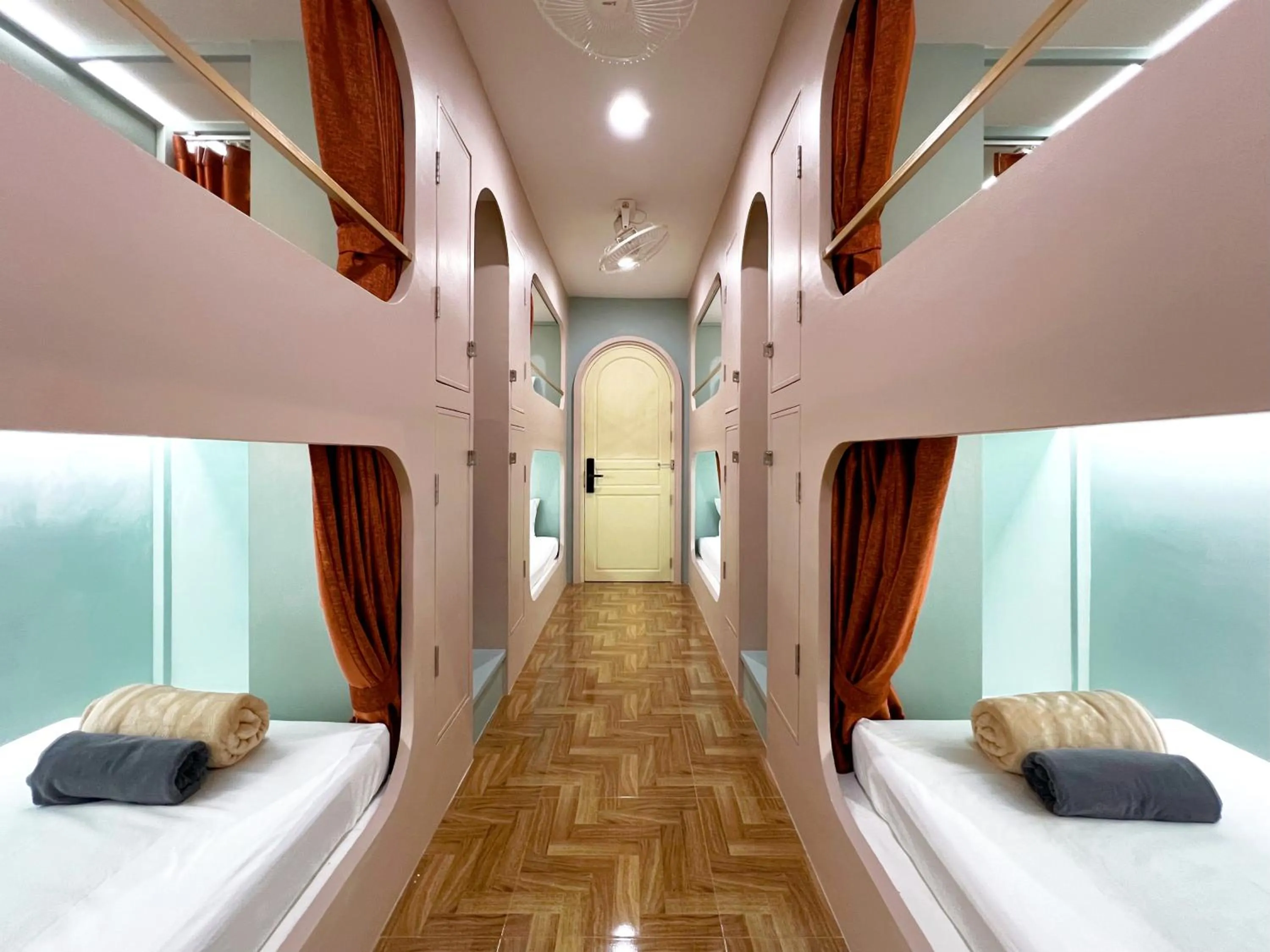 Bed in The Snug Airportel - Phuket Airport